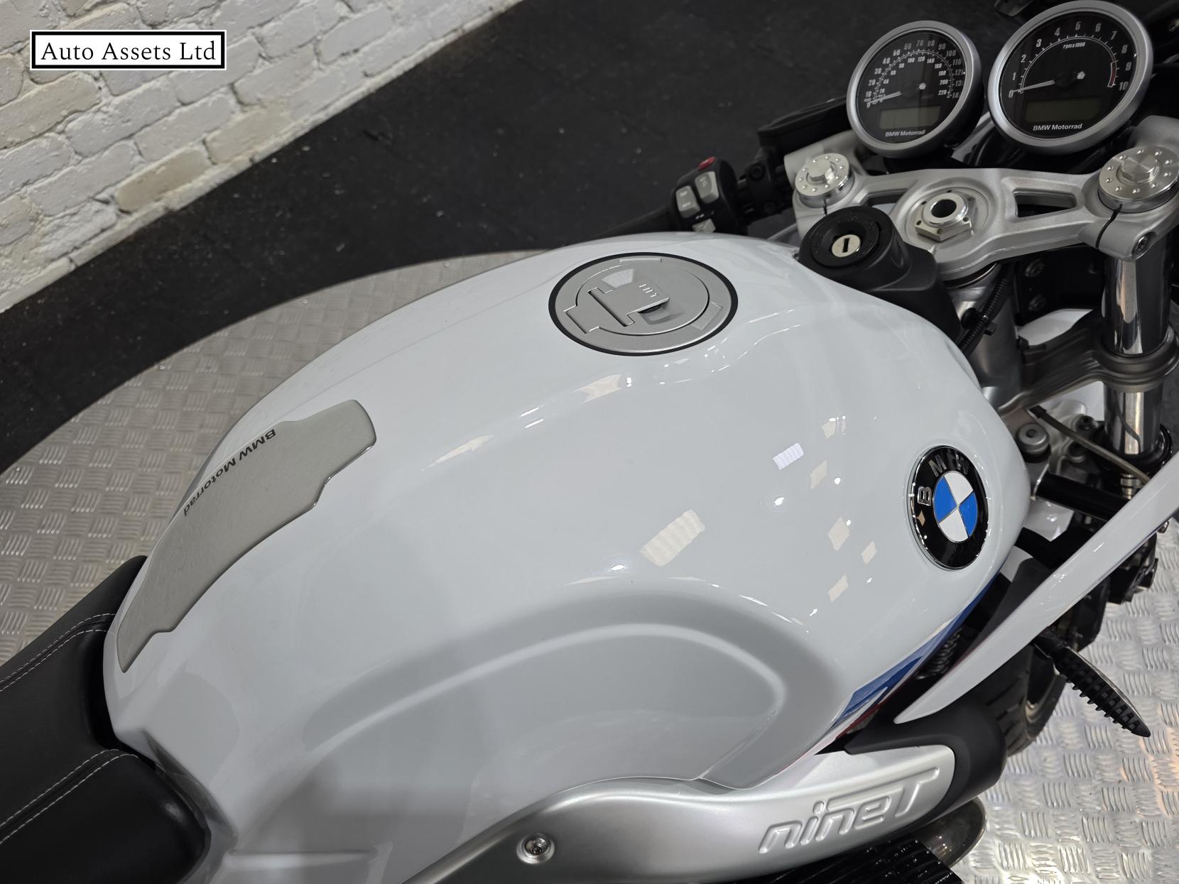 BMW R nineT Racer 1170 Roadster/Retro Petrol Manual Euro 4 (110 ps)