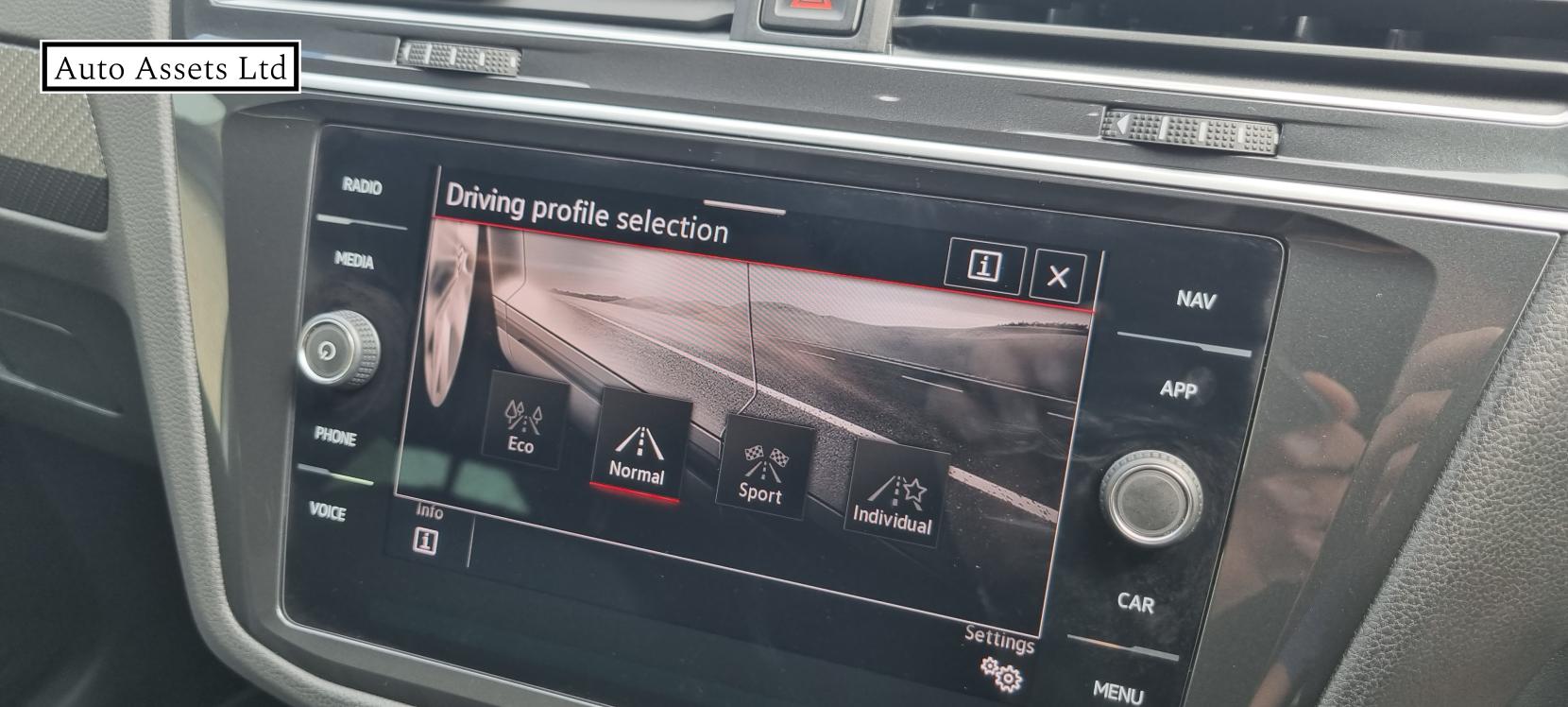 Volkswagen Tiguan 2.0 TDI R-Line SUV 5dr Diesel DSG Euro 6 (s/s) (150 ps)