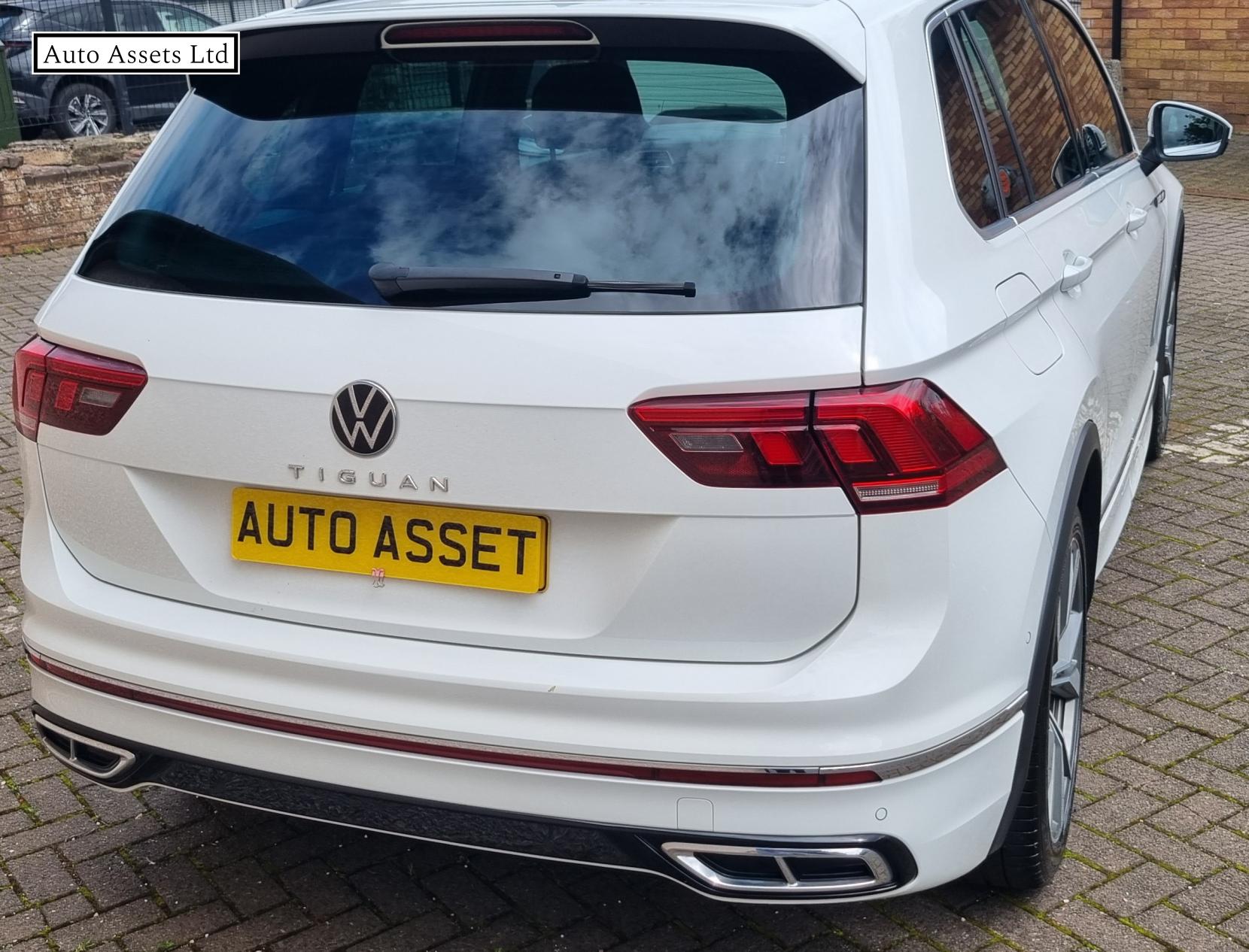 Volkswagen Tiguan 2.0 TDI R-Line SUV 5dr Diesel DSG Euro 6 (s/s) (150 ps)