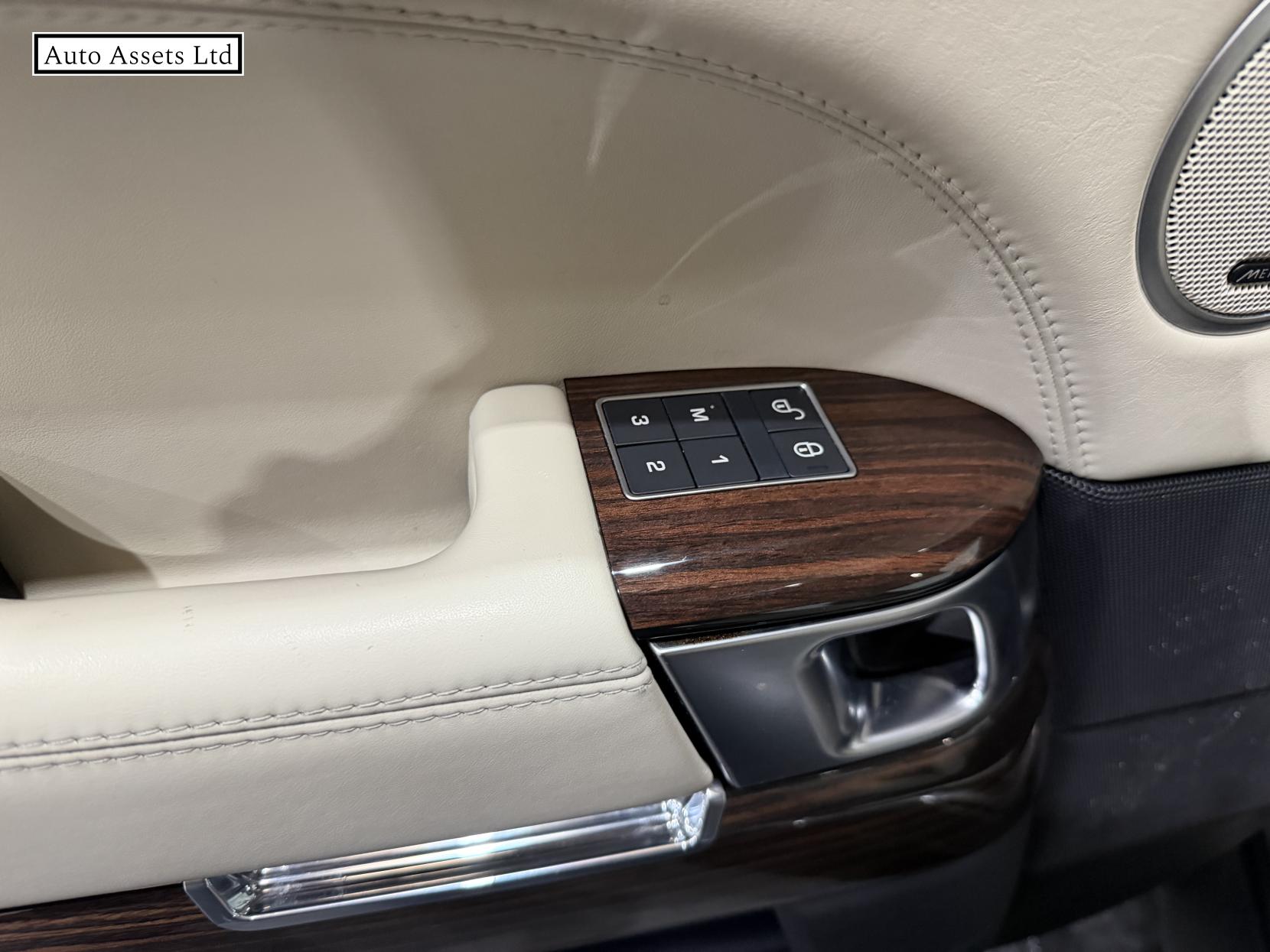 Land Rover Range Rover 3.0 TD V6 Vogue SE SUV 5dr Diesel Auto 4WD Euro 6 (s/s) (258 ps)