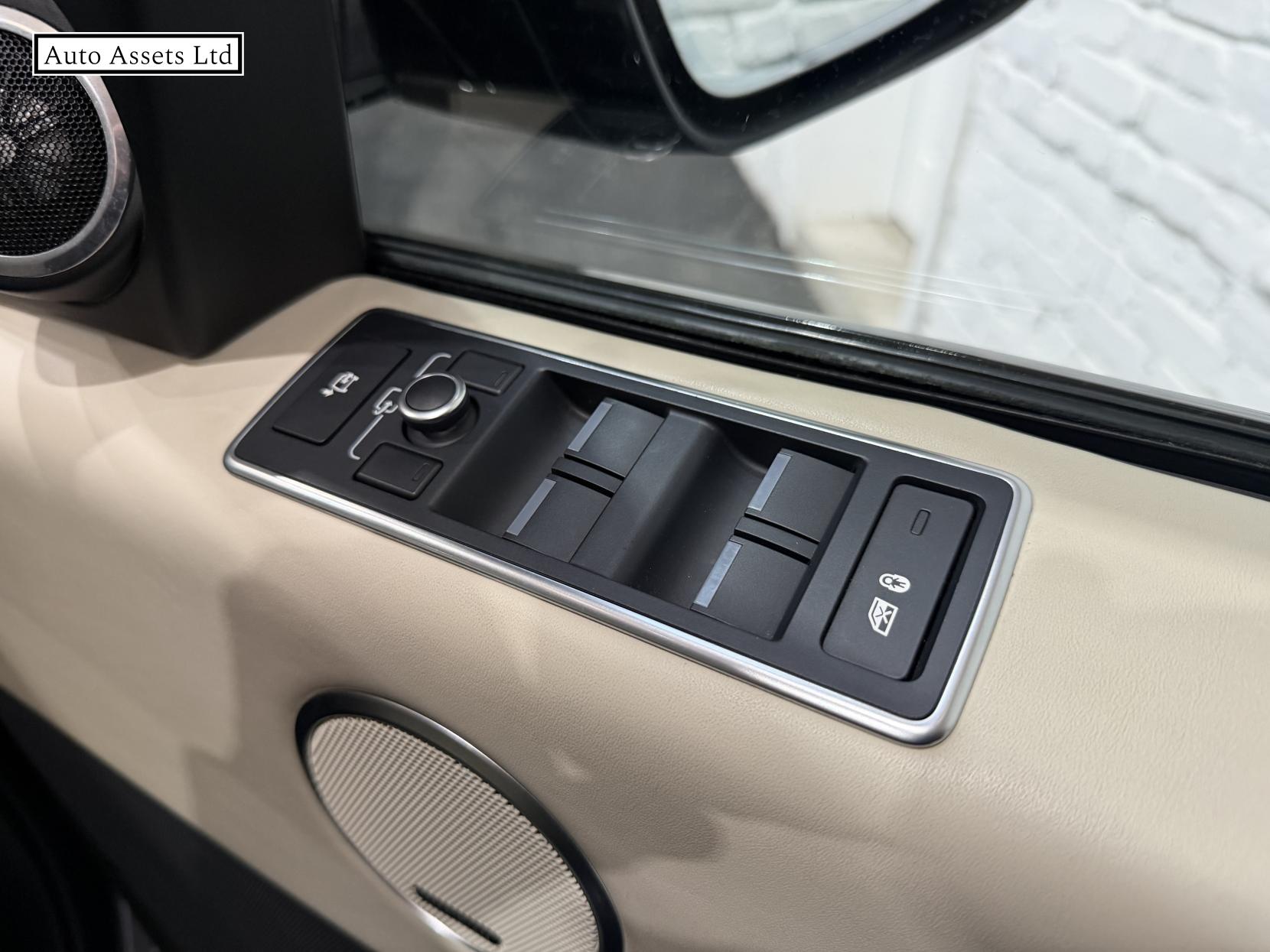 Land Rover Range Rover 3.0 TD V6 Vogue SE SUV 5dr Diesel Auto 4WD Euro 6 (s/s) (258 ps)