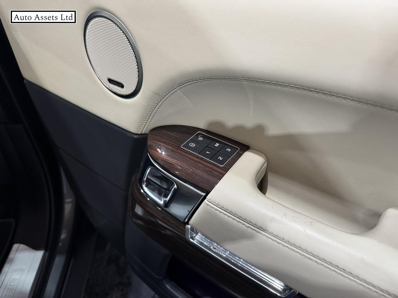 Land Rover Range Rover 3.0 TD V6 Vogue SE SUV 5dr Diesel Auto 4WD Euro 6 (s/s) (258 ps)