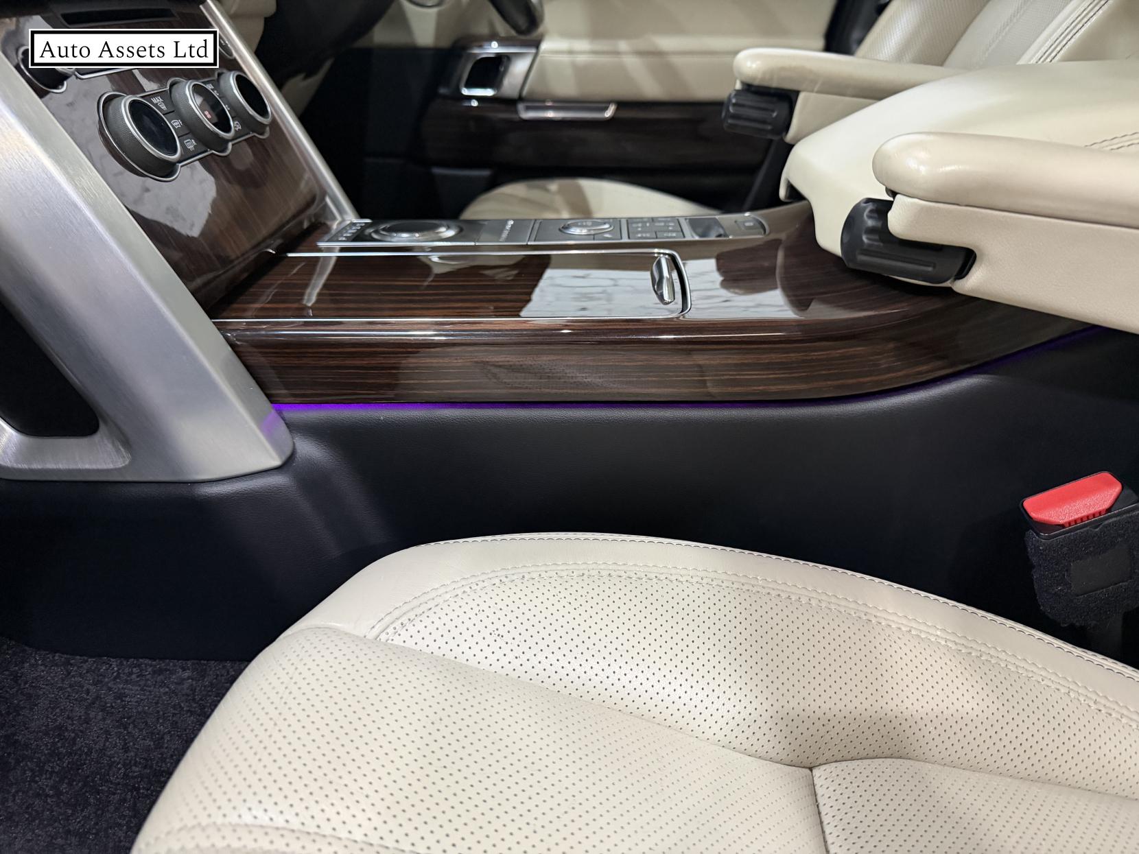 Land Rover Range Rover 3.0 TD V6 Vogue SE SUV 5dr Diesel Auto 4WD Euro 6 (s/s) (258 ps)