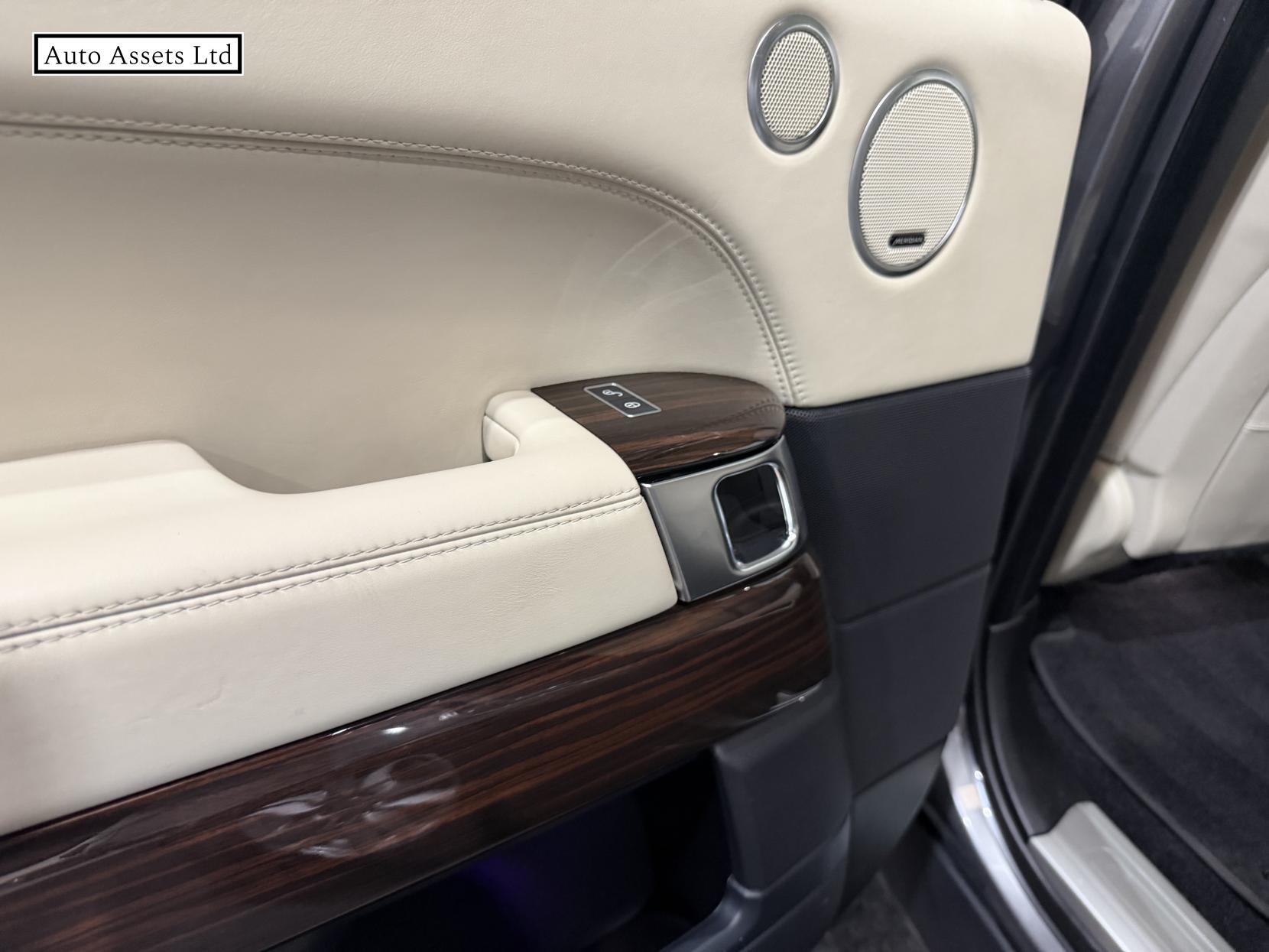 Land Rover Range Rover 3.0 TD V6 Vogue SE SUV 5dr Diesel Auto 4WD Euro 6 (s/s) (258 ps)