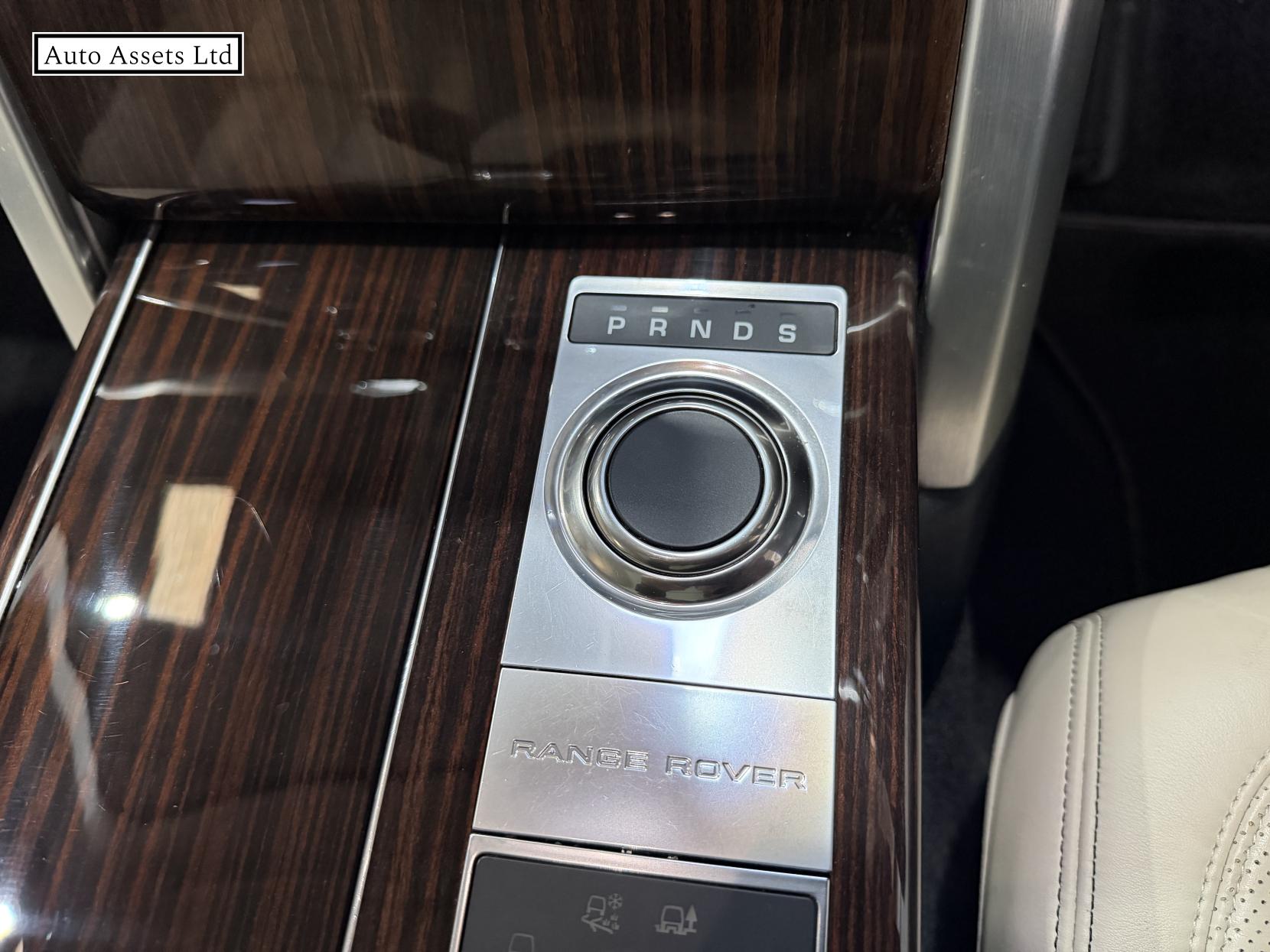 Land Rover Range Rover 3.0 TD V6 Vogue SE SUV 5dr Diesel Auto 4WD Euro 6 (s/s) (258 ps)