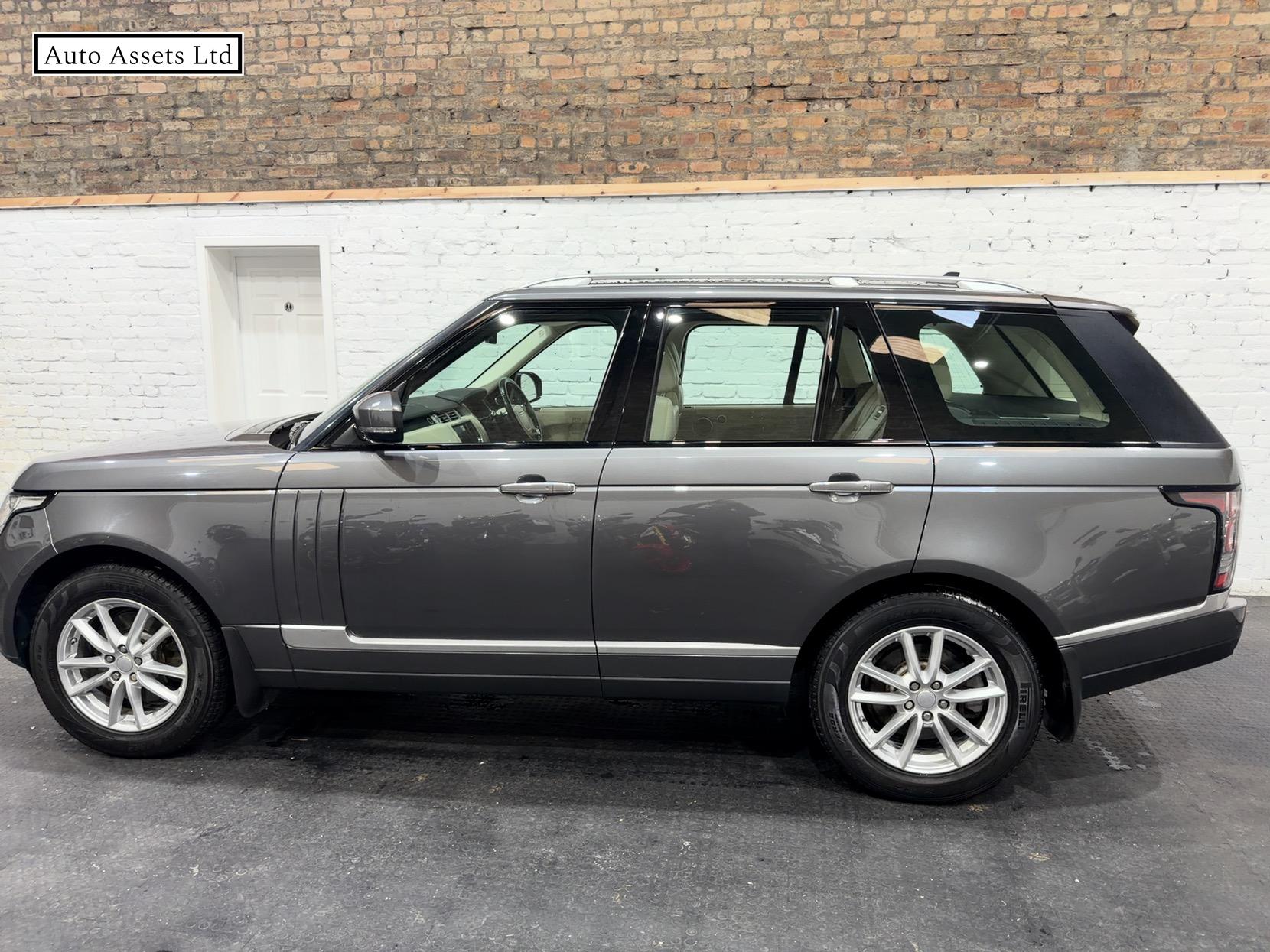 Land Rover Range Rover 3.0 TD V6 Vogue SE SUV 5dr Diesel Auto 4WD Euro 6 (s/s) (258 ps)