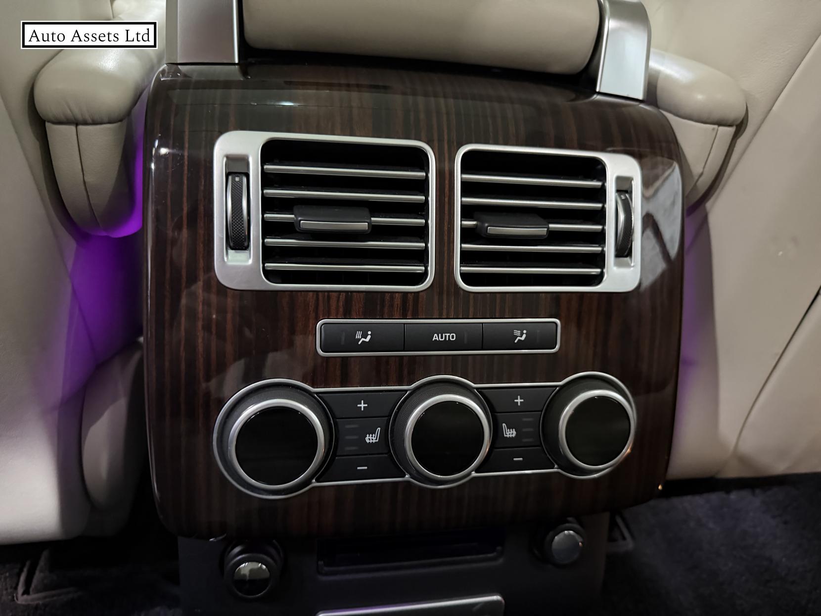 Land Rover Range Rover 3.0 TD V6 Vogue SE SUV 5dr Diesel Auto 4WD Euro 6 (s/s) (258 ps)