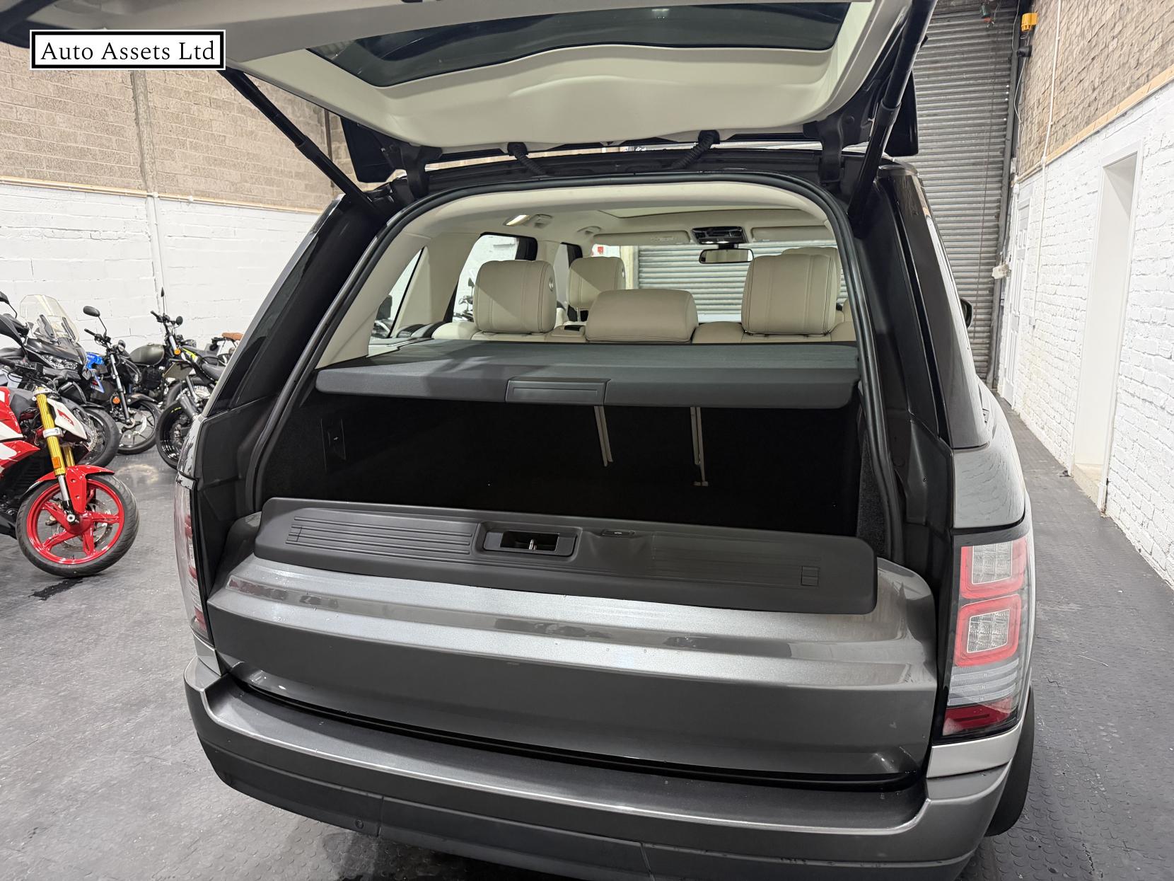 Land Rover Range Rover 3.0 TD V6 Vogue SE SUV 5dr Diesel Auto 4WD Euro 6 (s/s) (258 ps)