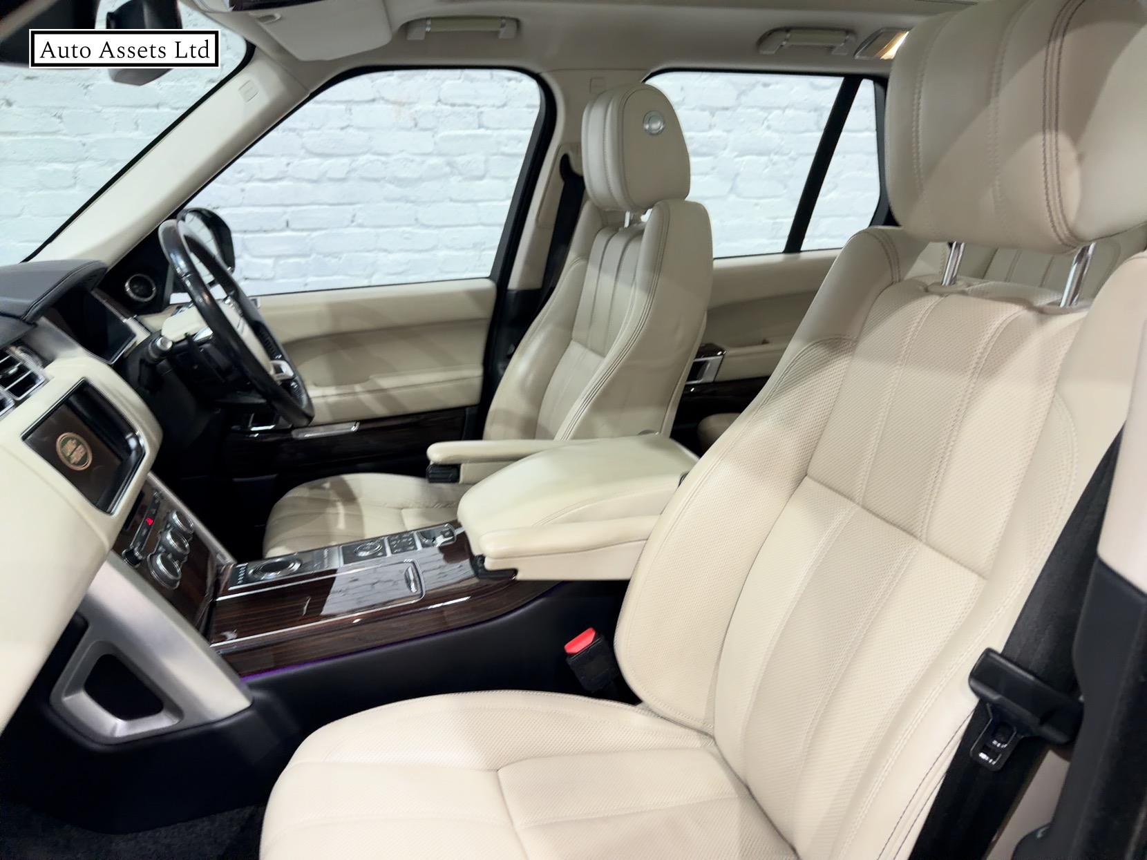 Land Rover Range Rover 3.0 TD V6 Vogue SE SUV 5dr Diesel Auto 4WD Euro 6 (s/s) (258 ps)