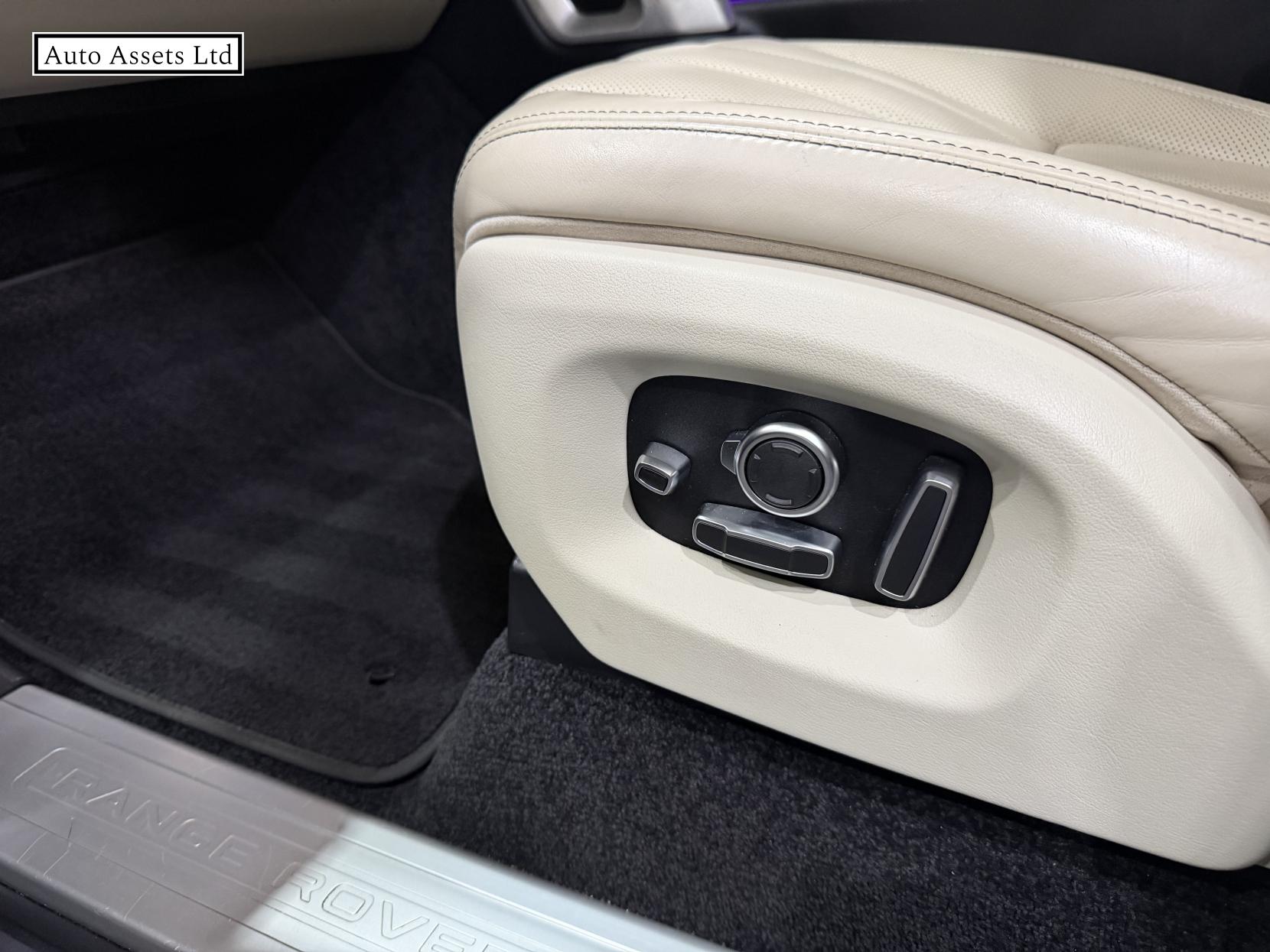 Land Rover Range Rover 3.0 TD V6 Vogue SE SUV 5dr Diesel Auto 4WD Euro 6 (s/s) (258 ps)