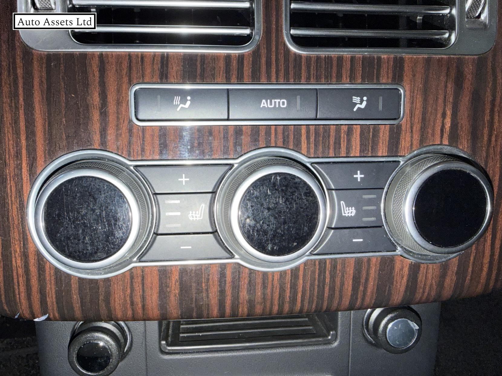 Land Rover Range Rover 3.0 TD V6 Vogue SE SUV 5dr Diesel Auto 4WD Euro 6 (s/s) (258 ps)