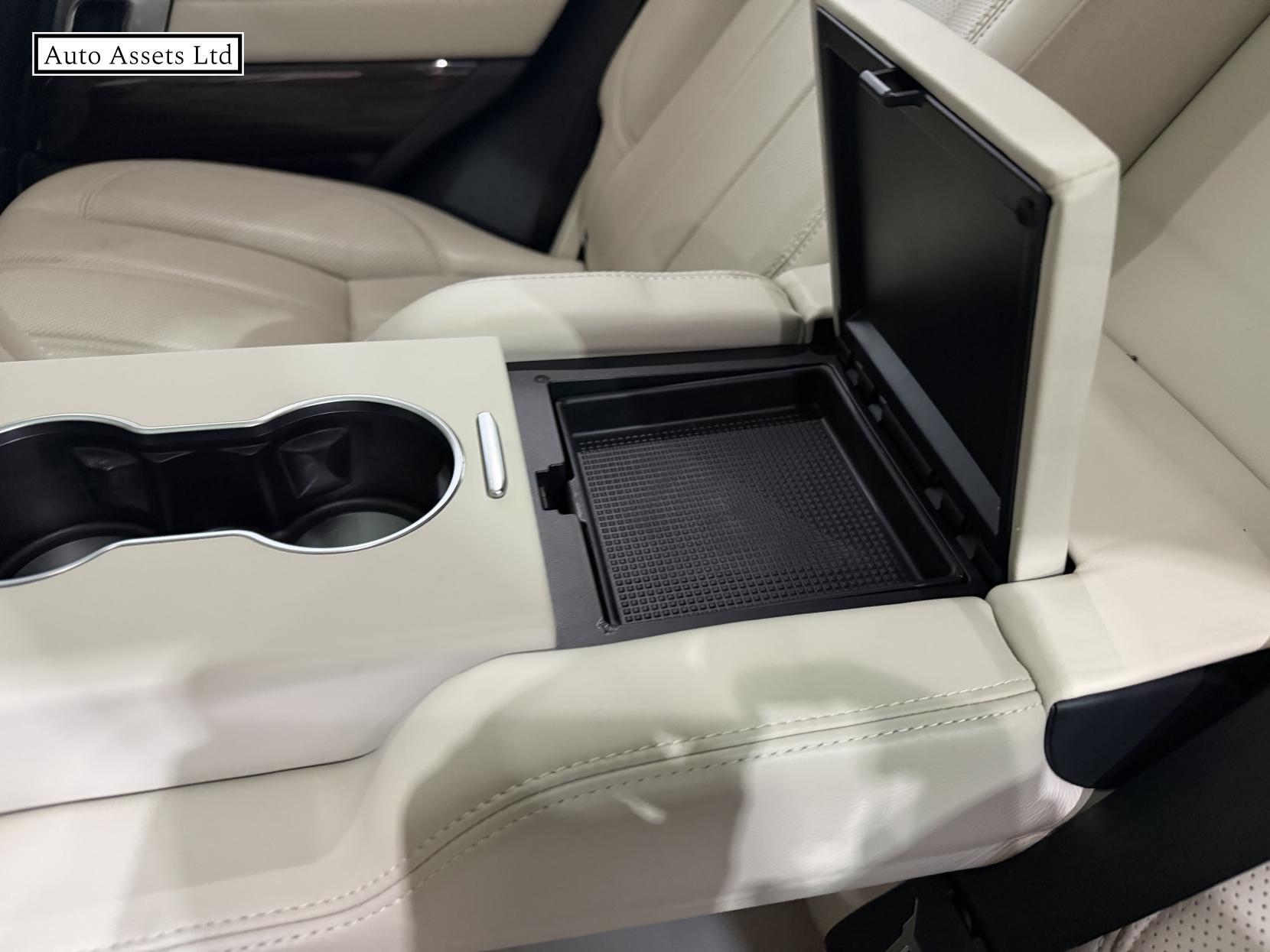 Land Rover Range Rover 3.0 TD V6 Vogue SE SUV 5dr Diesel Auto 4WD Euro 6 (s/s) (258 ps)