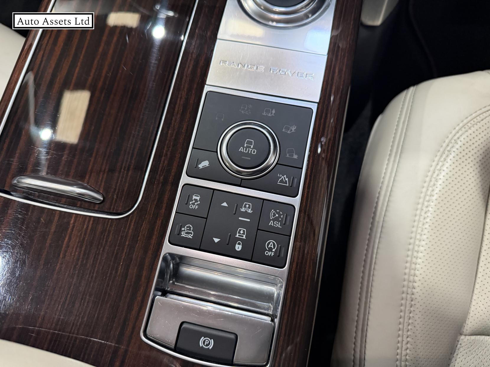 Land Rover Range Rover 3.0 TD V6 Vogue SE SUV 5dr Diesel Auto 4WD Euro 6 (s/s) (258 ps)