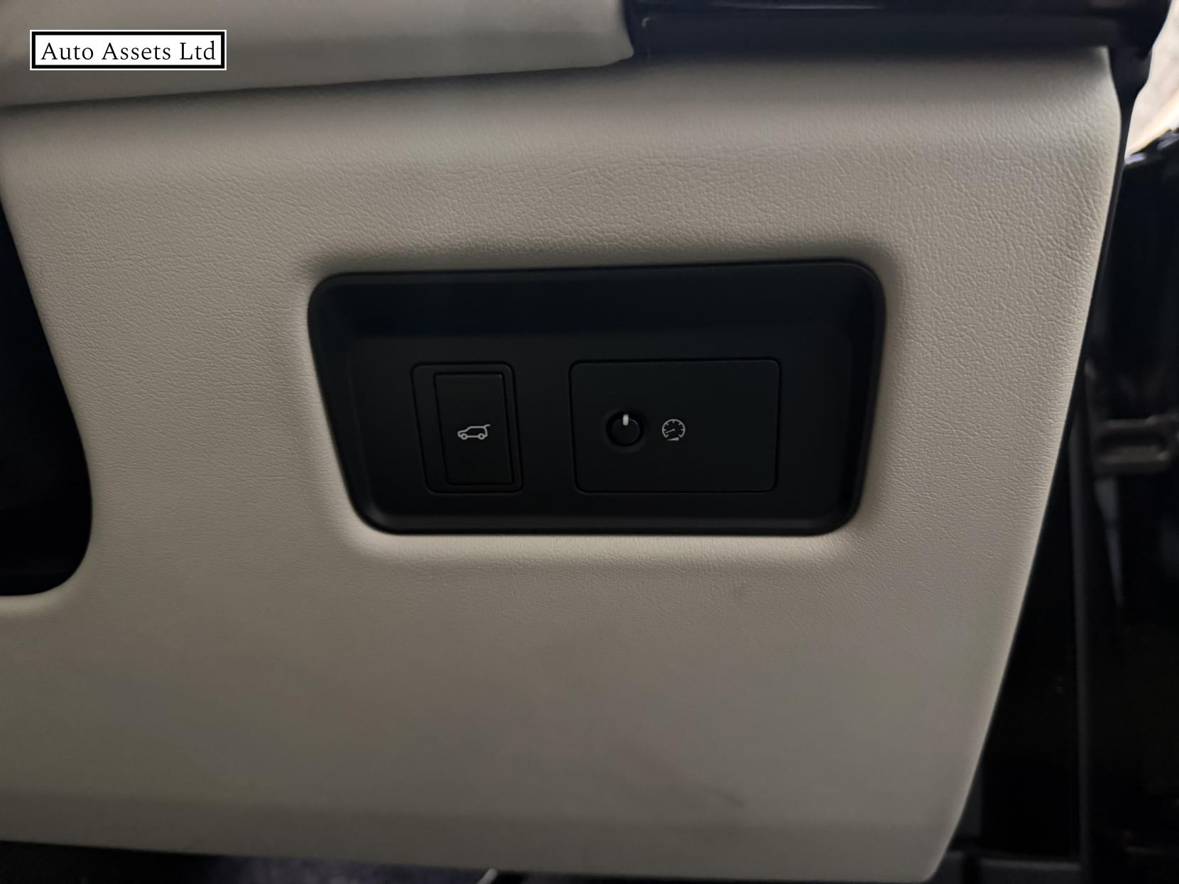 Land Rover Range Rover 3.0 TD V6 Vogue SE SUV 5dr Diesel Auto 4WD Euro 6 (s/s) (258 ps)