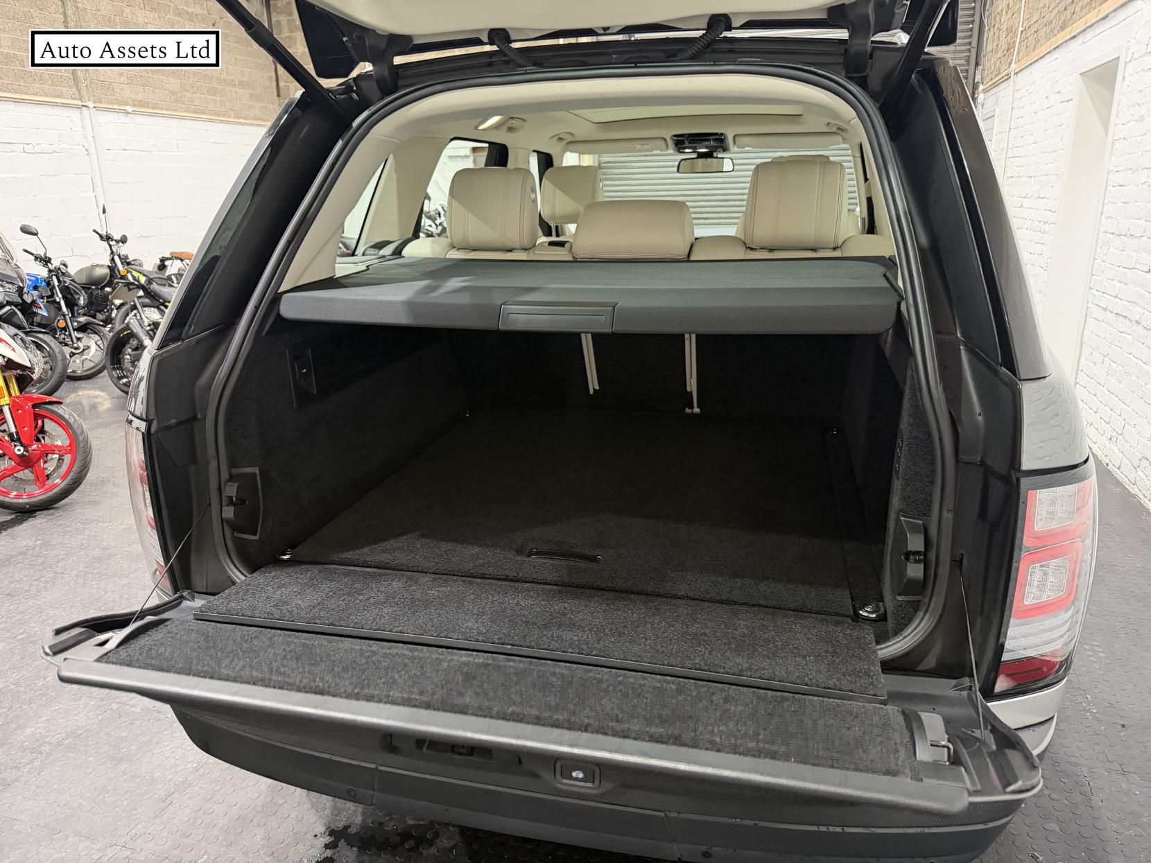 Land Rover Range Rover 3.0 TD V6 Vogue SE SUV 5dr Diesel Auto 4WD Euro 6 (s/s) (258 ps)