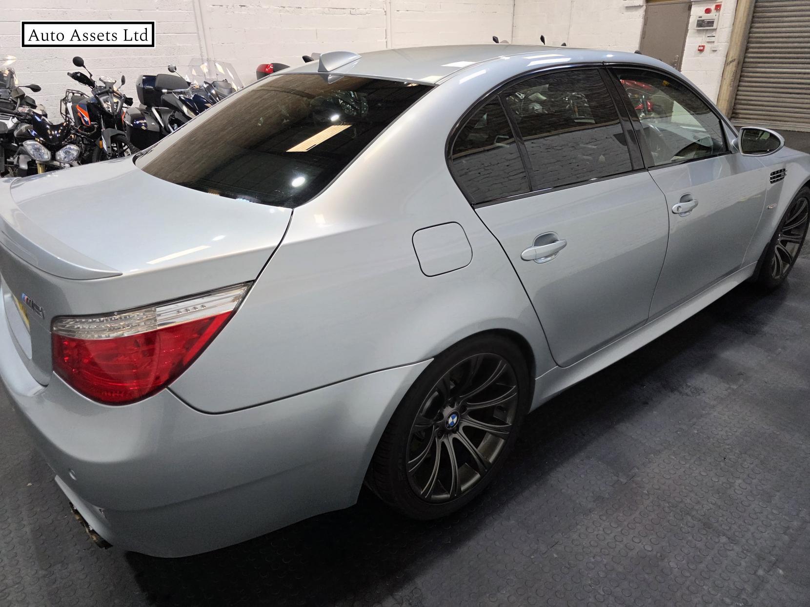 BMW M5 5.0 V10 Saloon 4dr Petrol SMG Euro 4 (507 ps)