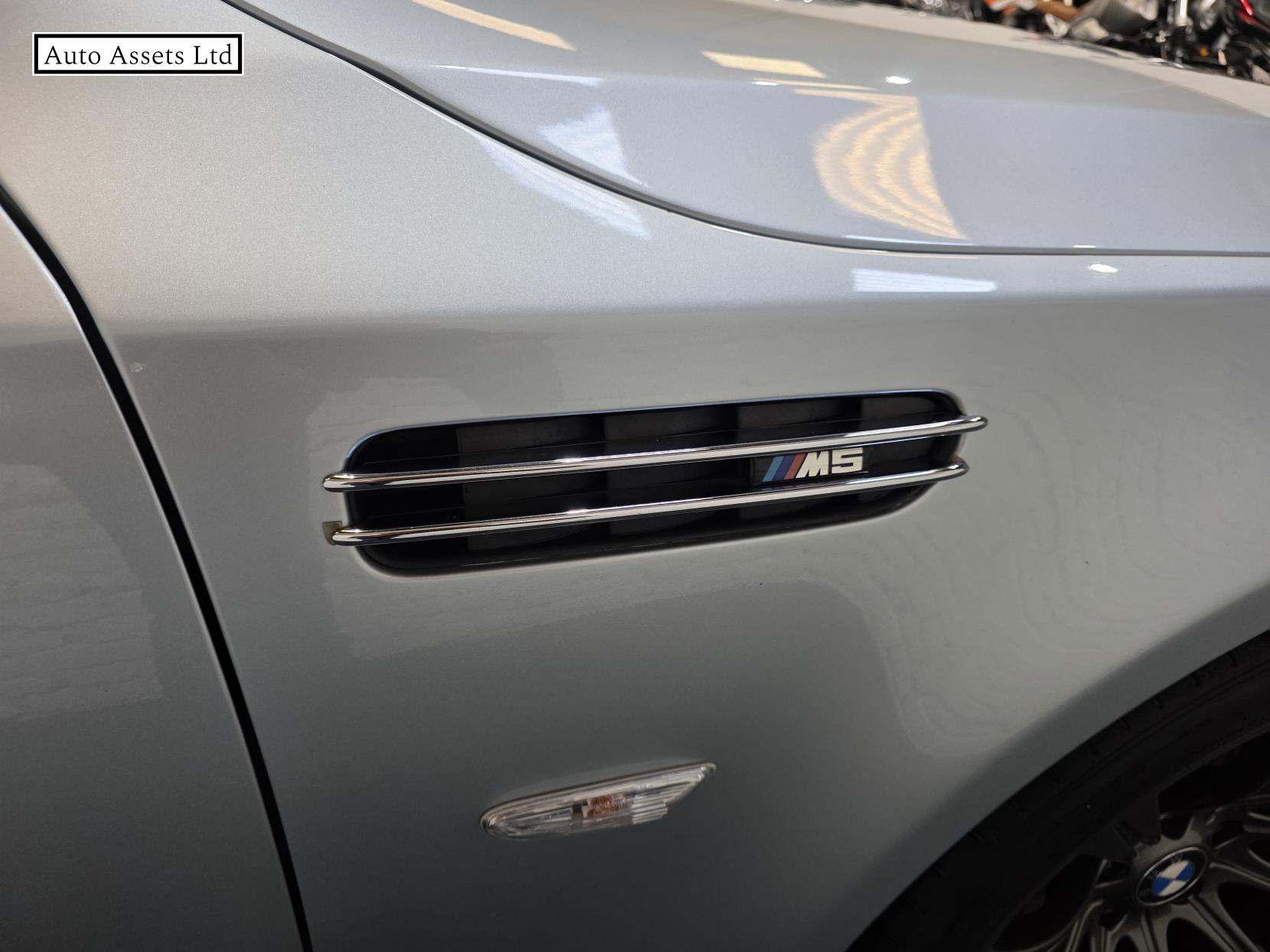 BMW M5 5.0 V10 Saloon 4dr Petrol SMG Euro 4 (507 ps)