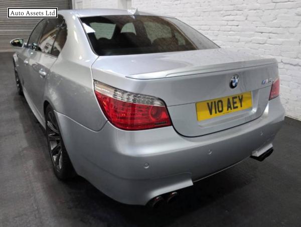 BMW M5 5.0 V10 Saloon 4dr Petrol SMG Euro 4 (507 ps)