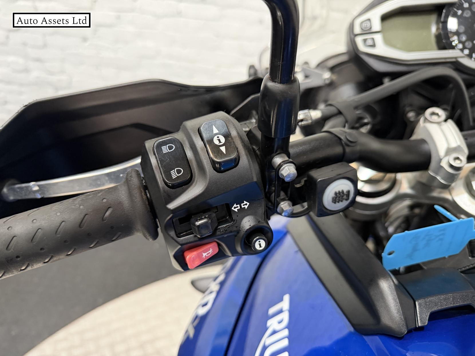 Triumph Tiger 800 800 XRx Adventure Petrol Manual (95 ps)