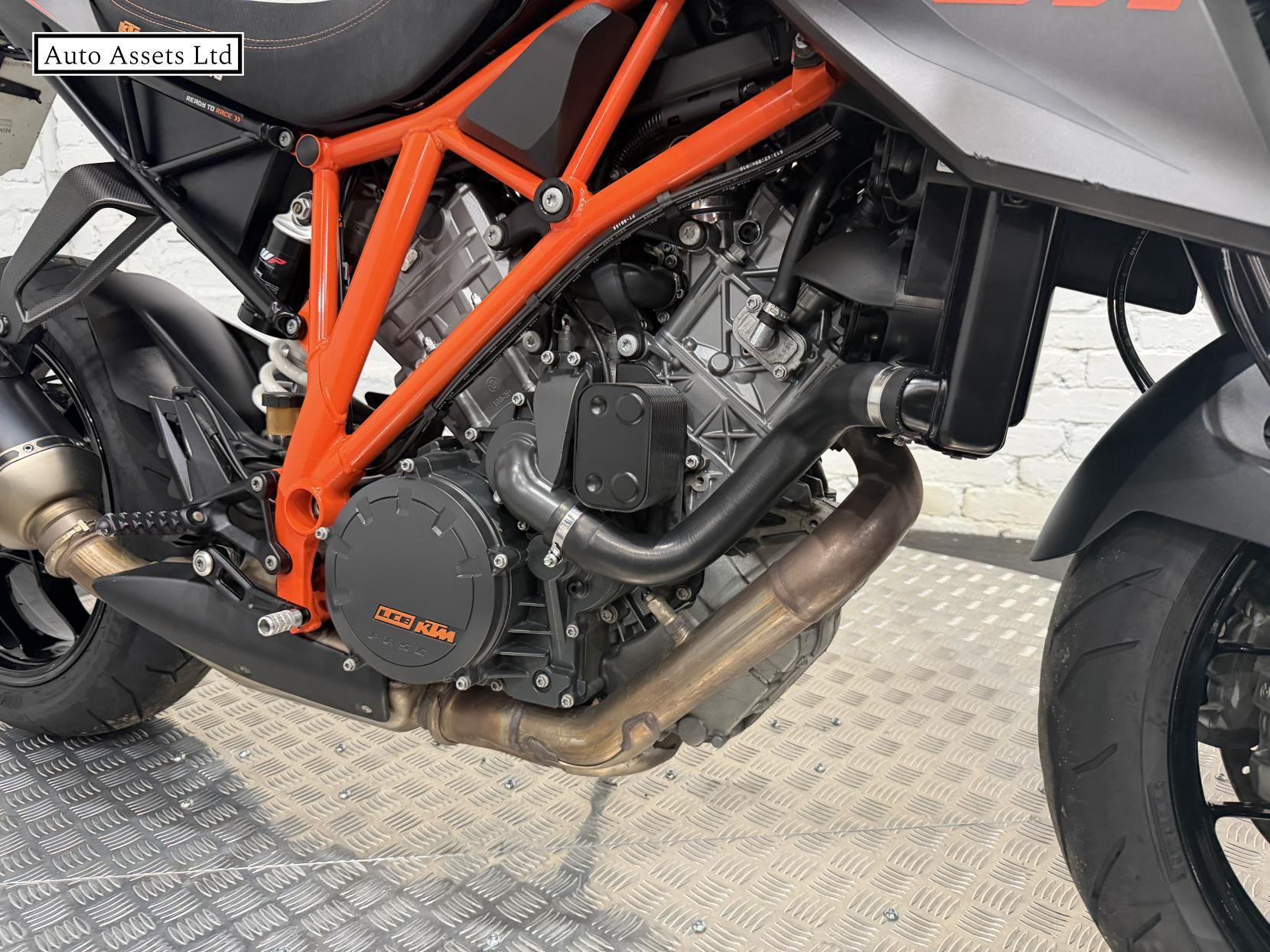 KTM 1290 Super Duke R 1290 Naked Petrol Manual (172 ps)