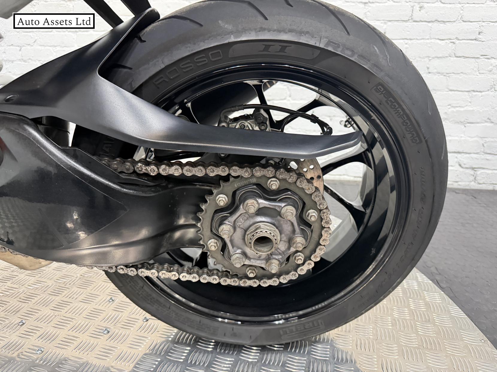 KTM 1290 Super Duke R 1290 Naked Petrol Manual (172 ps)