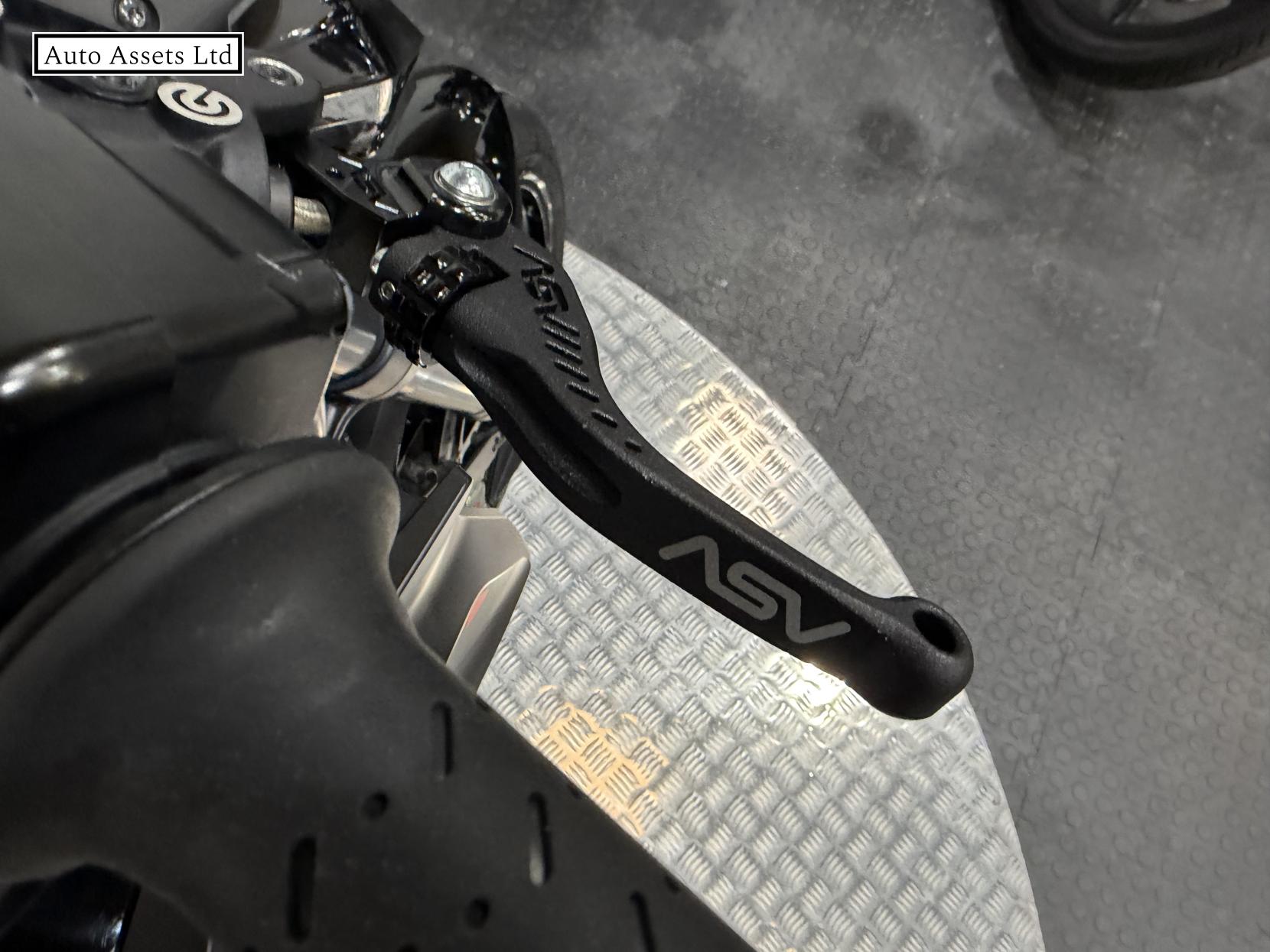 KTM 1290 Super Duke R 1290 Naked Petrol Manual (172 ps)
