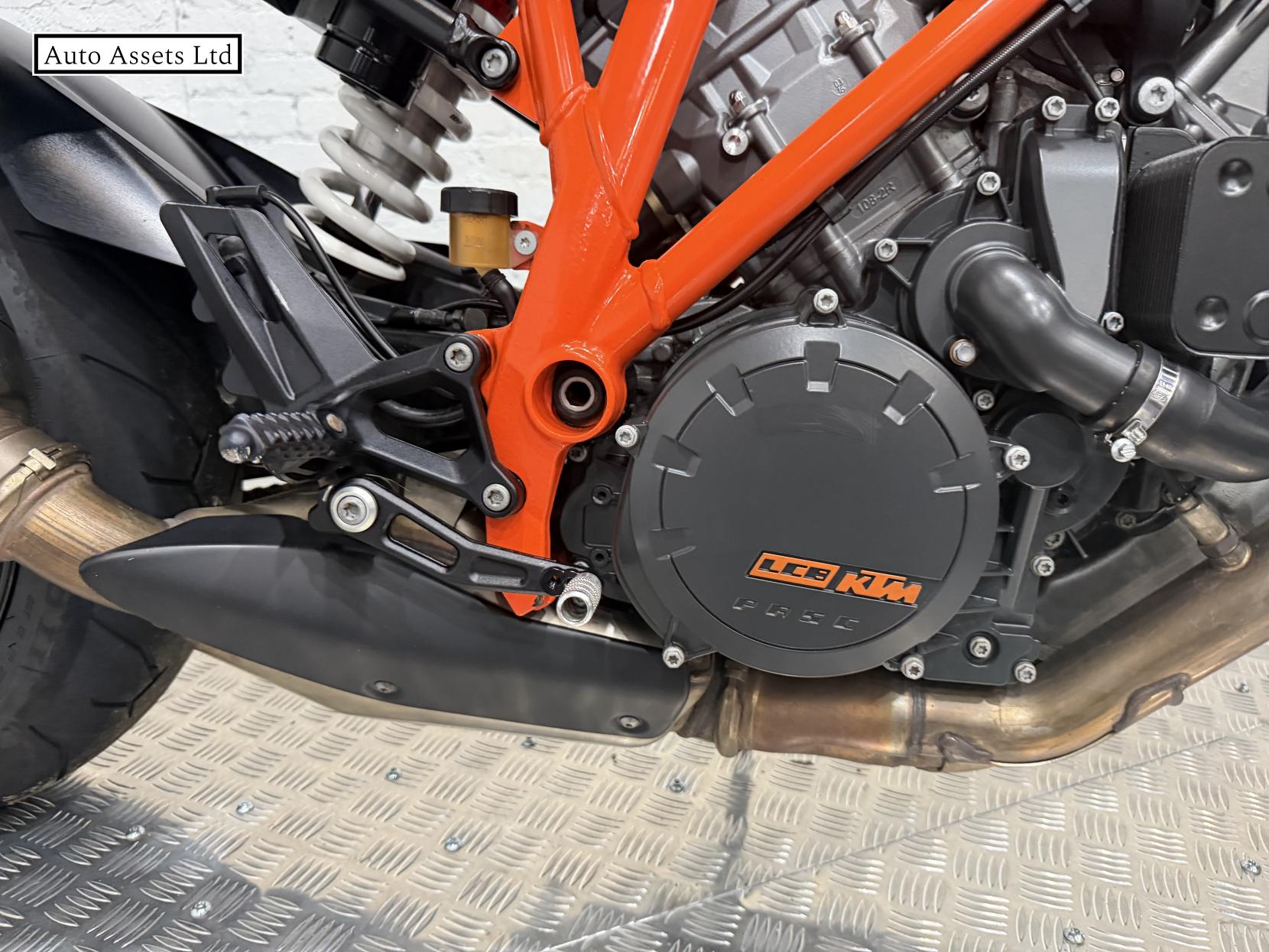 KTM 1290 Super Duke R 1290 Naked Petrol Manual (172 ps)