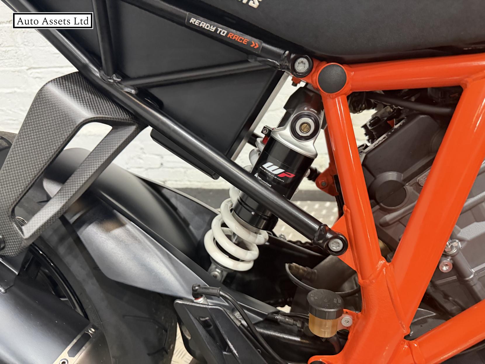 KTM 1290 Super Duke R 1290 Naked Petrol Manual (172 ps)