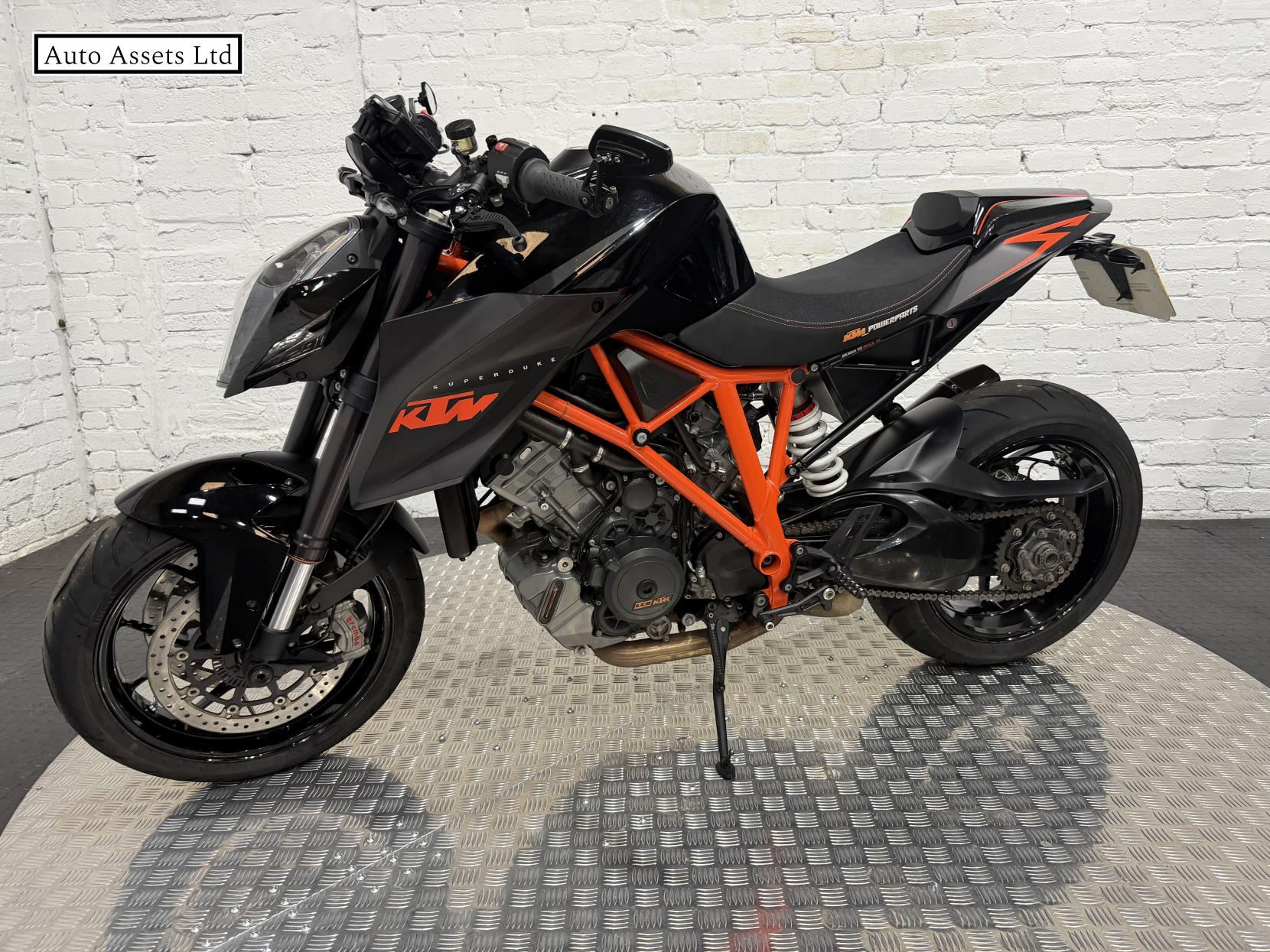 KTM 1290 Super Duke R 1290 Naked Petrol Manual (172 ps)