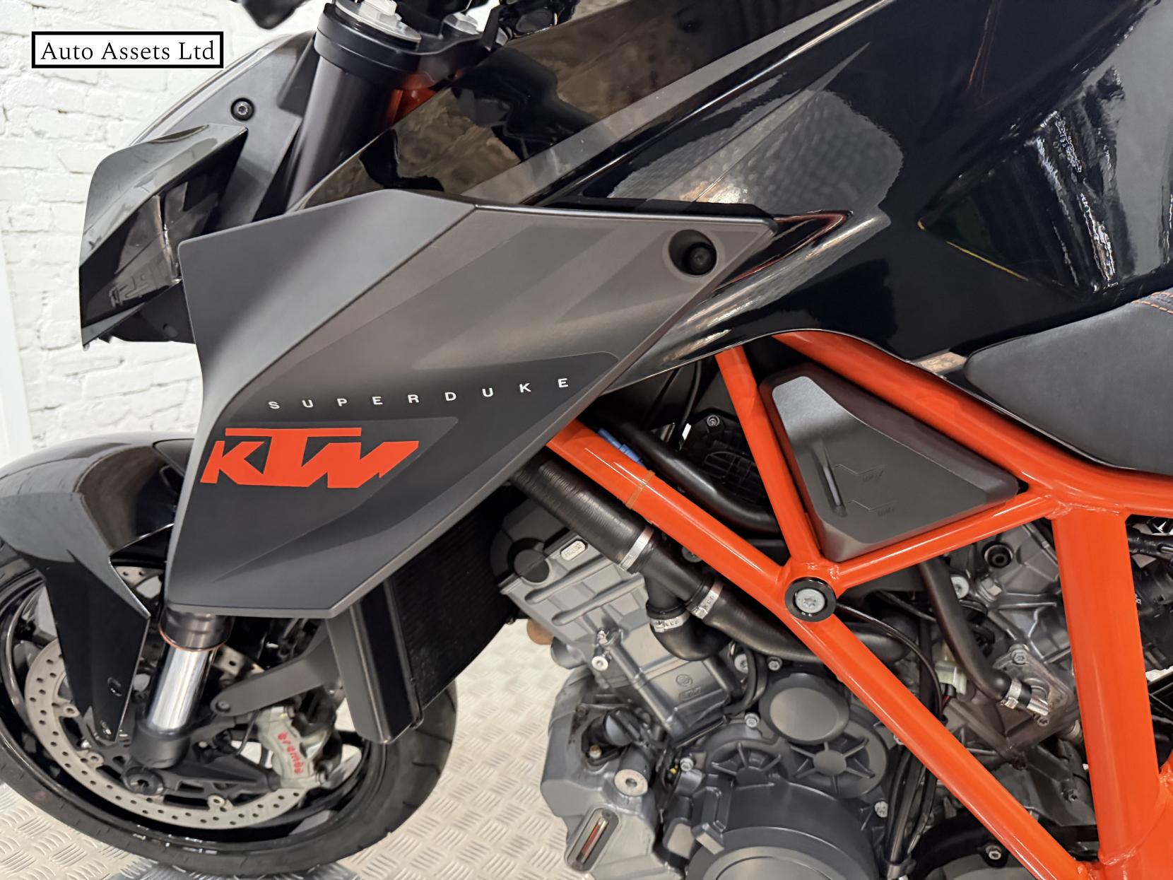 KTM 1290 Super Duke R 1290 Naked Petrol Manual (172 ps)