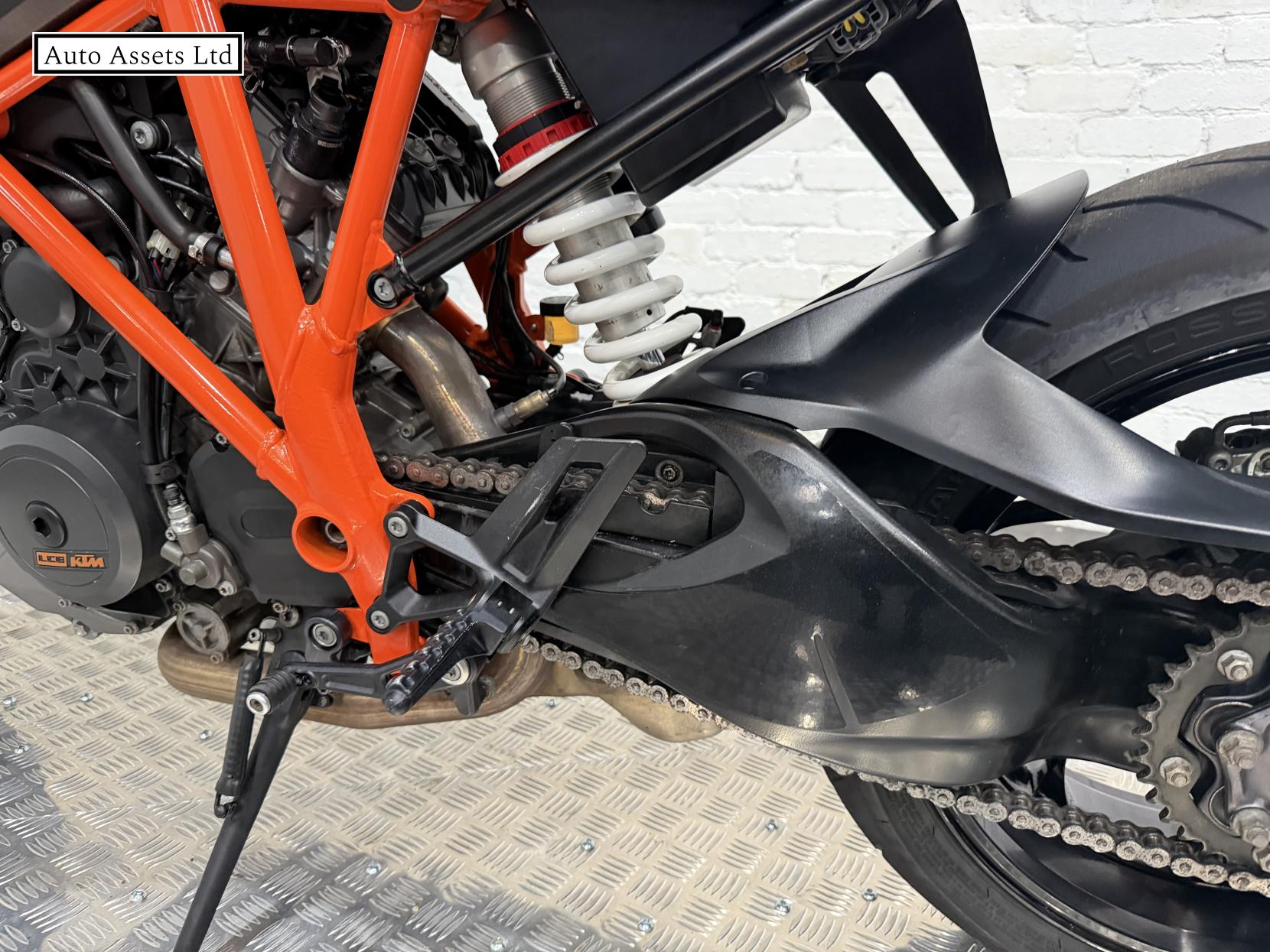 KTM 1290 Super Duke R 1290 Naked Petrol Manual (172 ps)