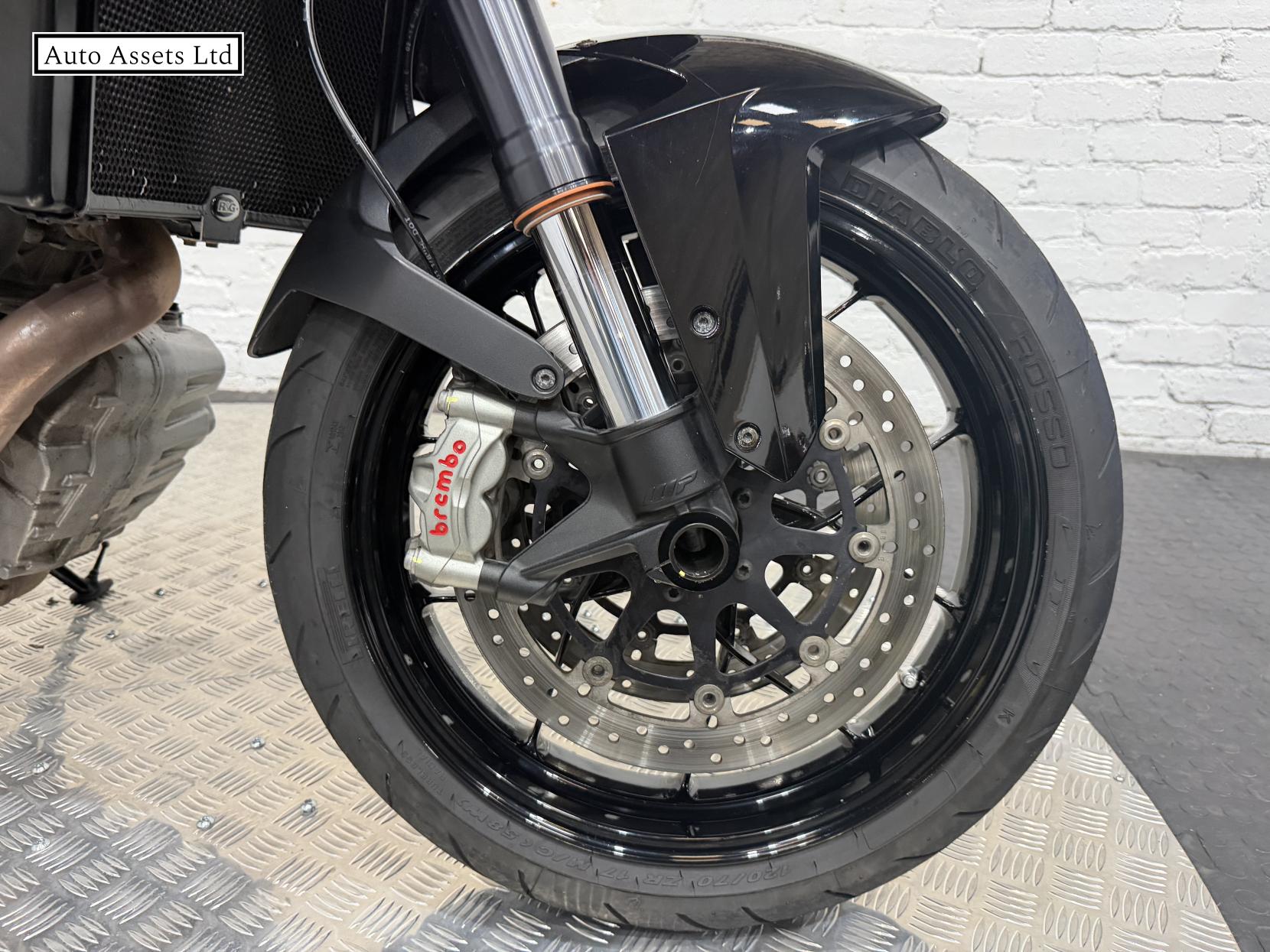 KTM 1290 Super Duke R 1290 Naked Petrol Manual (172 ps)