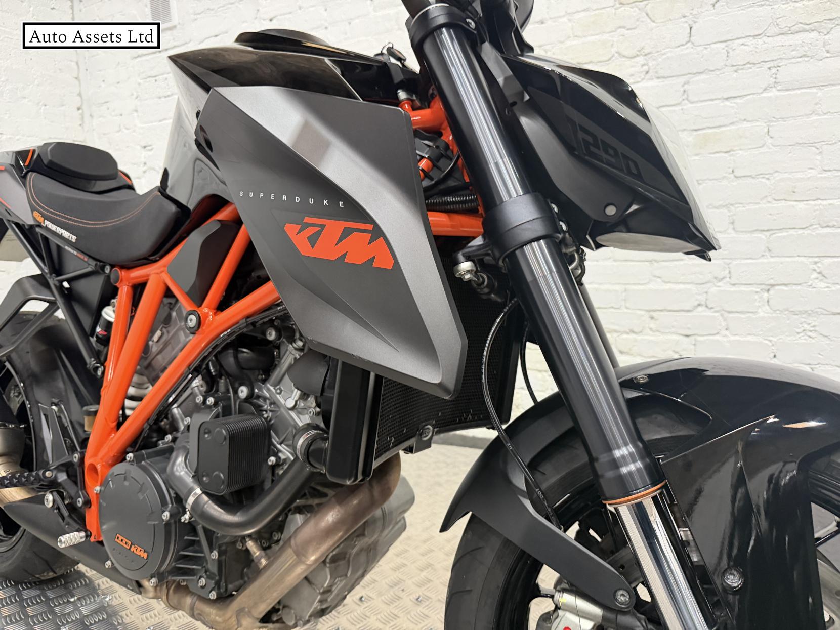 KTM 1290 Super Duke R 1290 Naked Petrol Manual (172 ps)