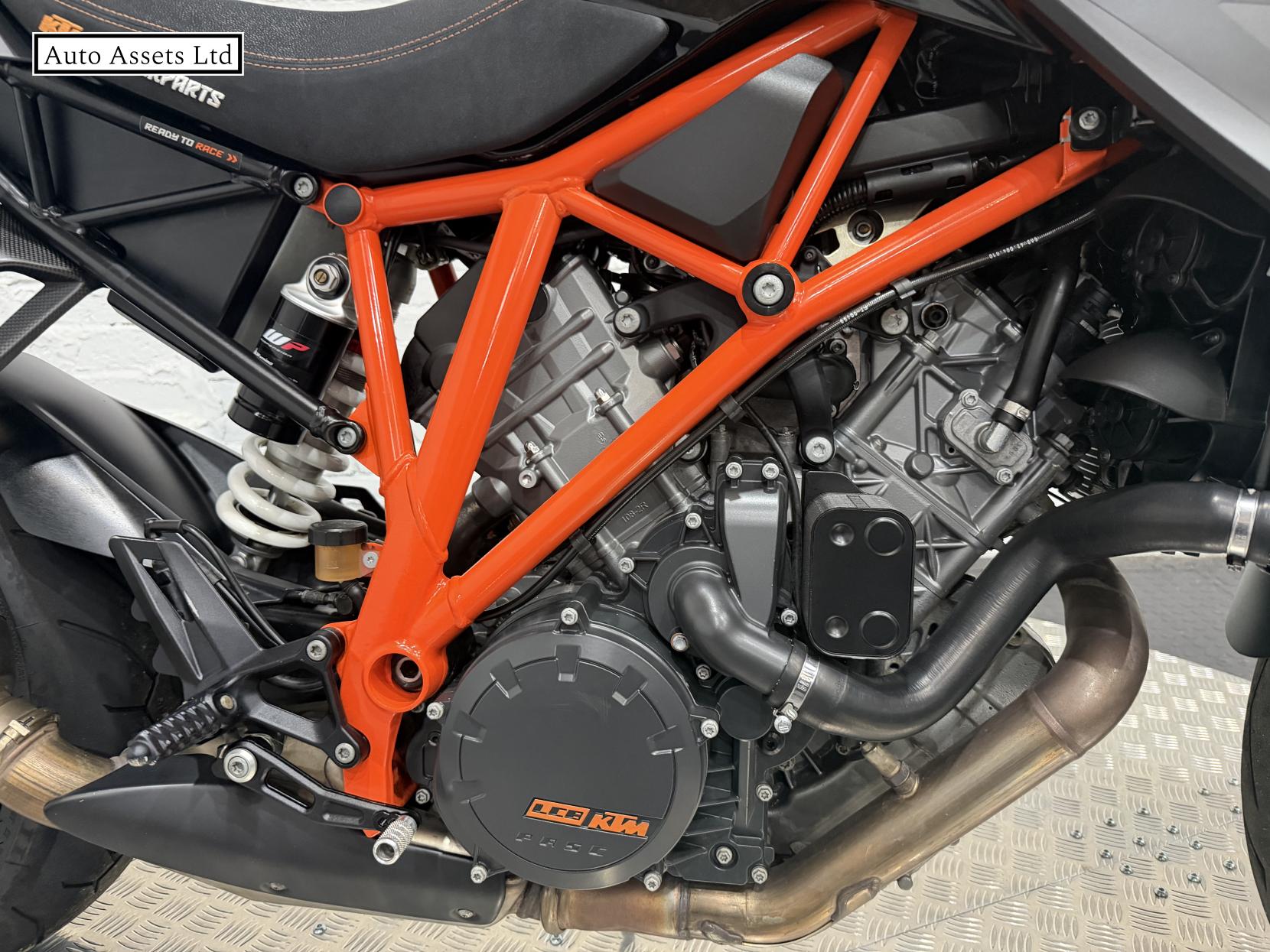 KTM 1290 Super Duke R 1290 Naked Petrol Manual (172 ps)