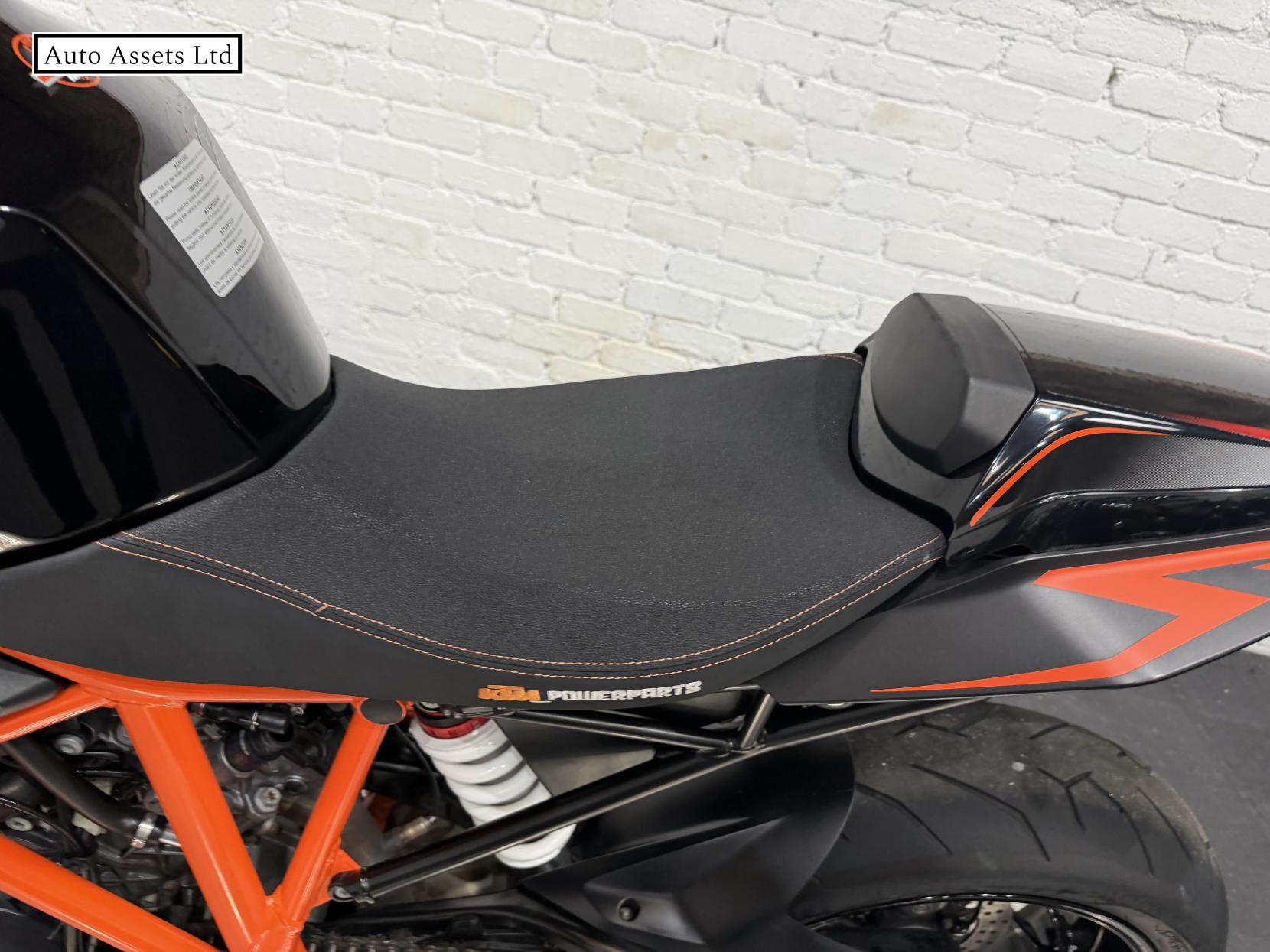 KTM 1290 Super Duke R 1290 Naked Petrol Manual (172 ps)