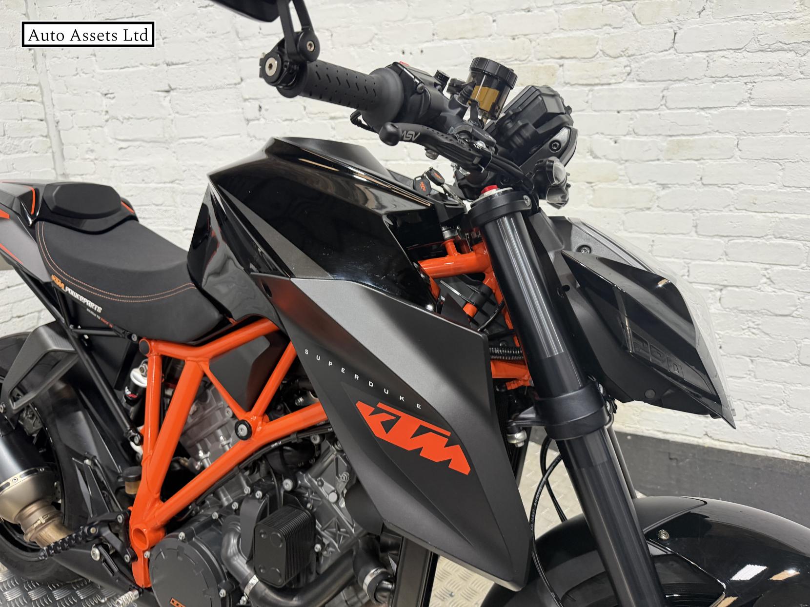 KTM 1290 Super Duke R 1290 Naked Petrol Manual (172 ps)