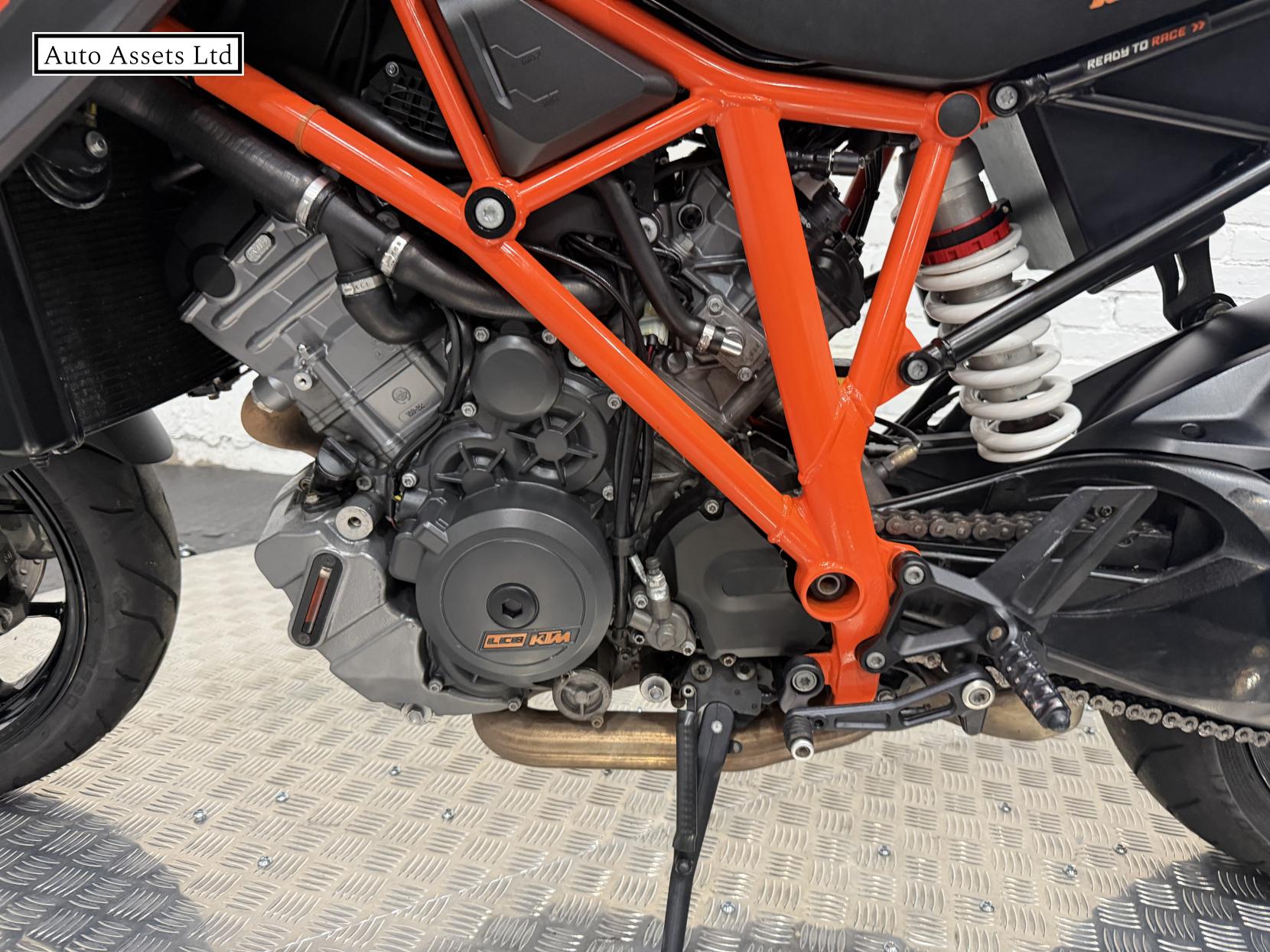 KTM 1290 Super Duke R 1290 Naked Petrol Manual (172 ps)