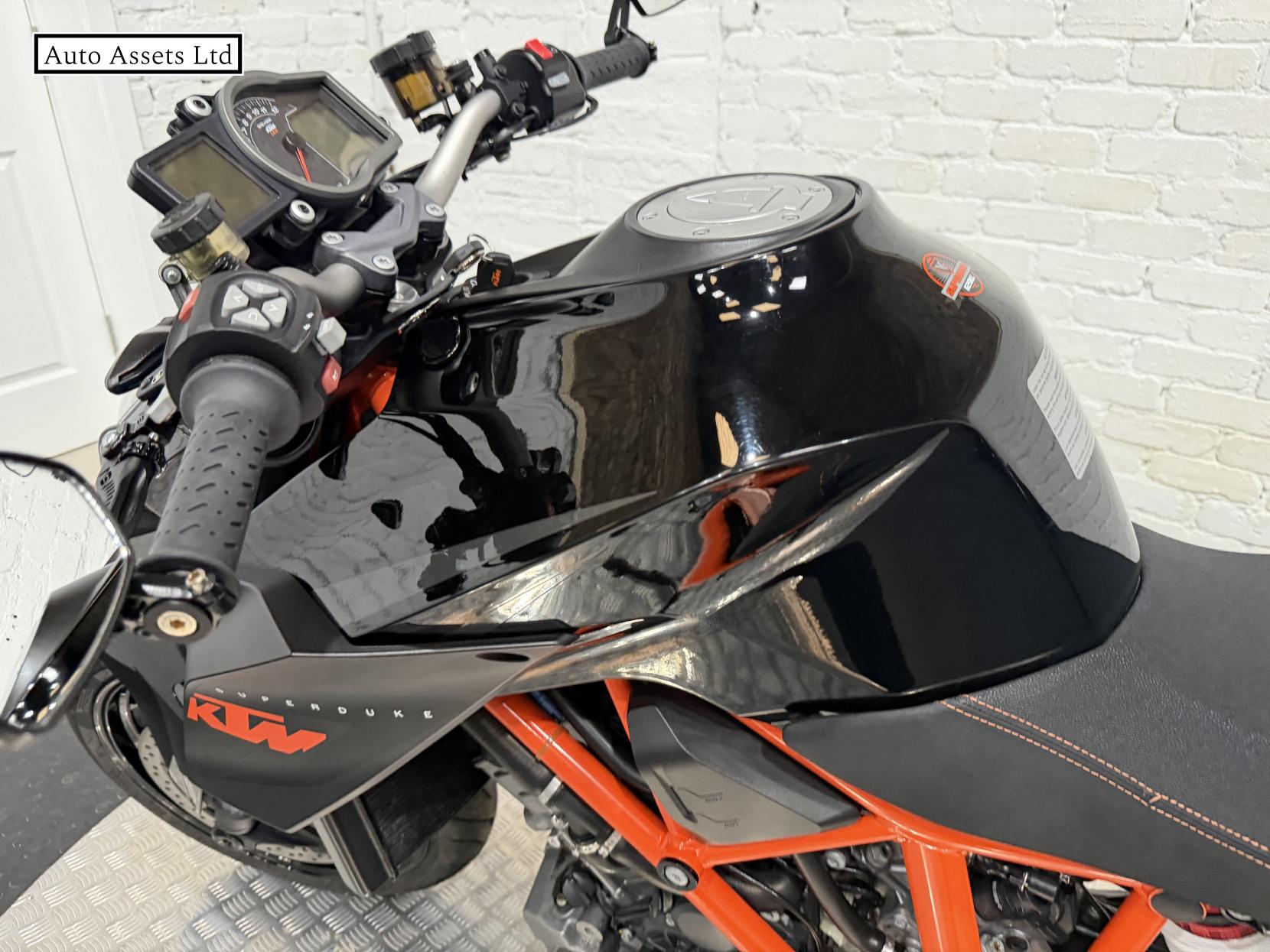 KTM 1290 Super Duke R 1290 Naked Petrol Manual (172 ps)