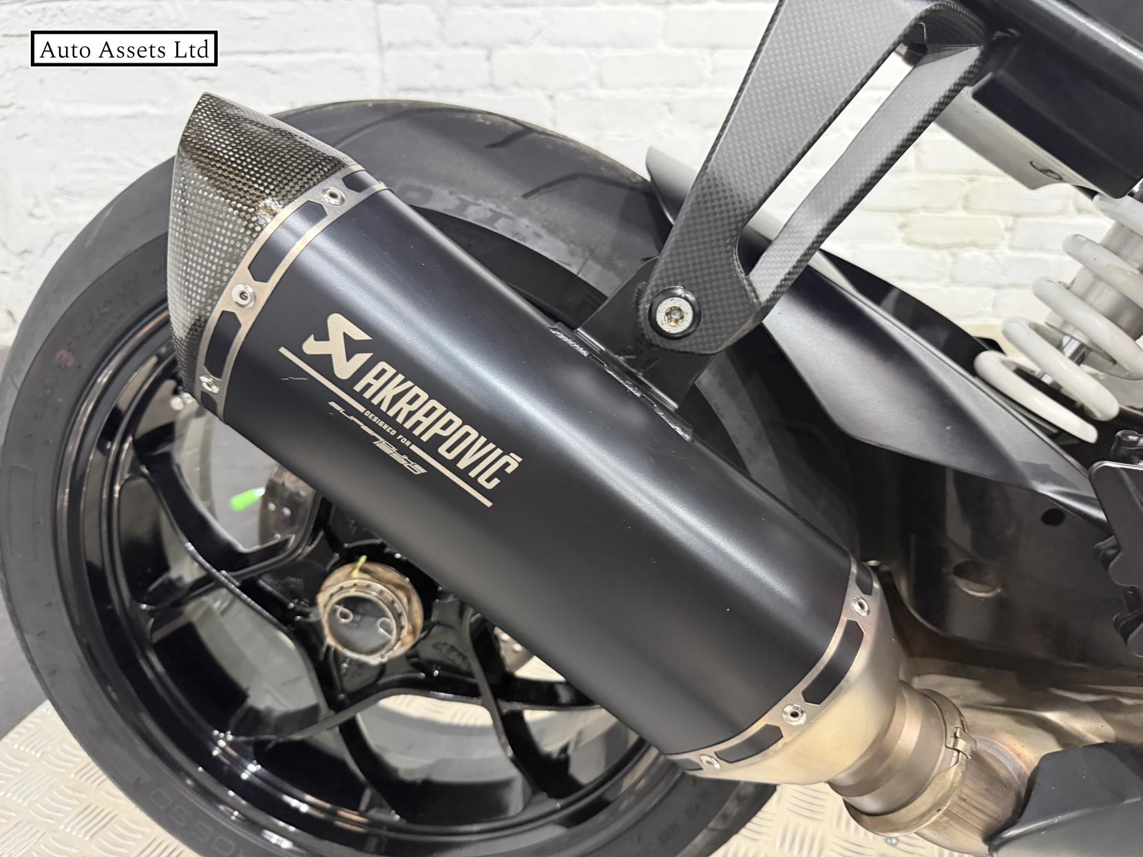KTM 1290 Super Duke R 1290 Naked Petrol Manual (172 ps)