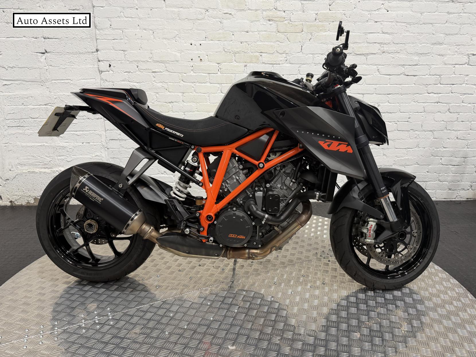 KTM 1290 Super Duke R 1290 Naked Petrol Manual (172 ps)