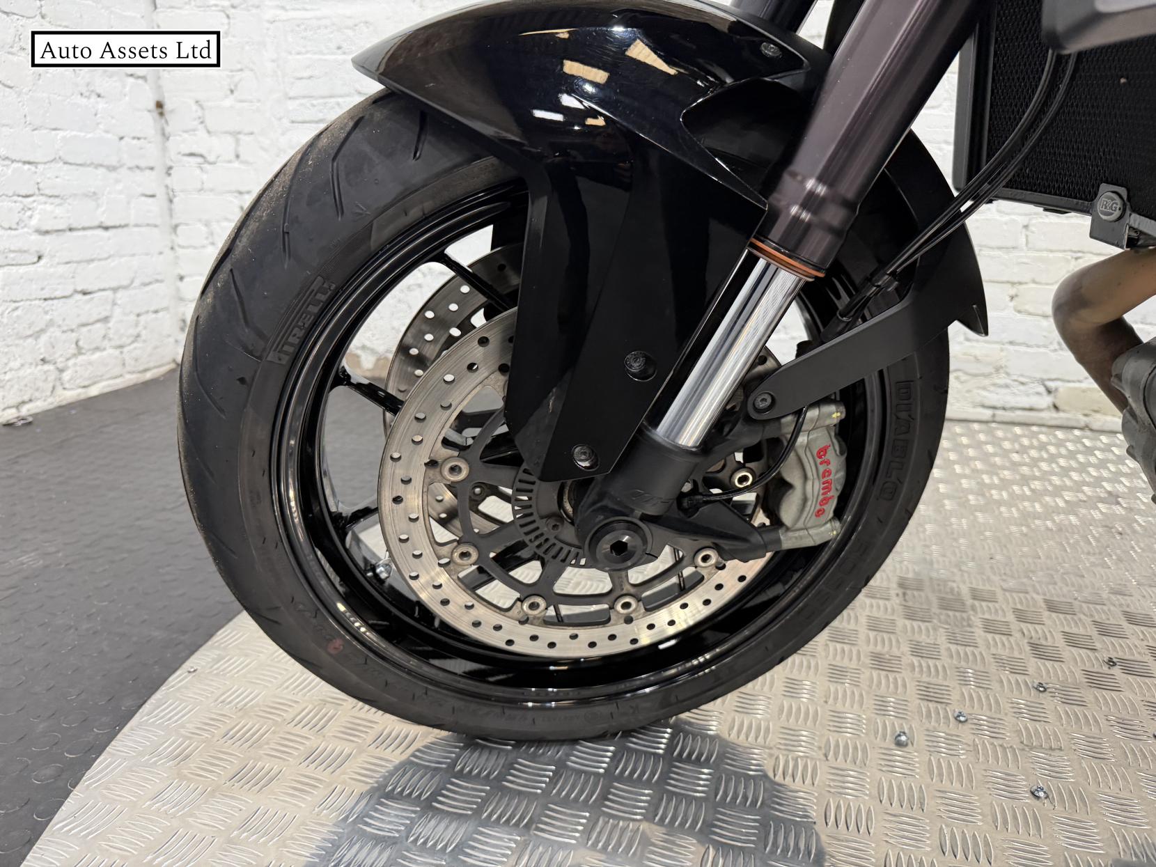 KTM 1290 Super Duke R 1290 Naked Petrol Manual (172 ps)