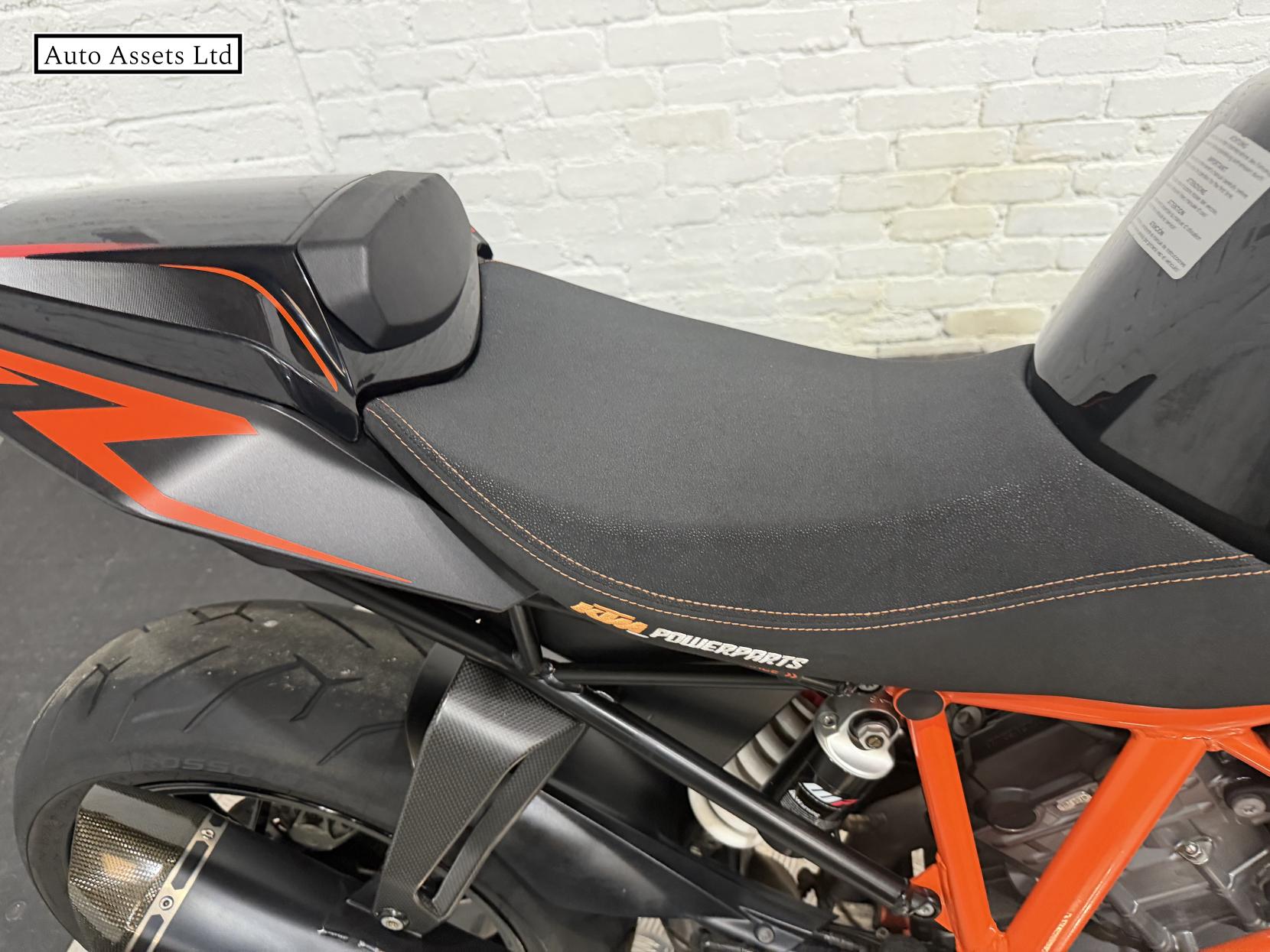 KTM 1290 Super Duke R 1290 Naked Petrol Manual (172 ps)