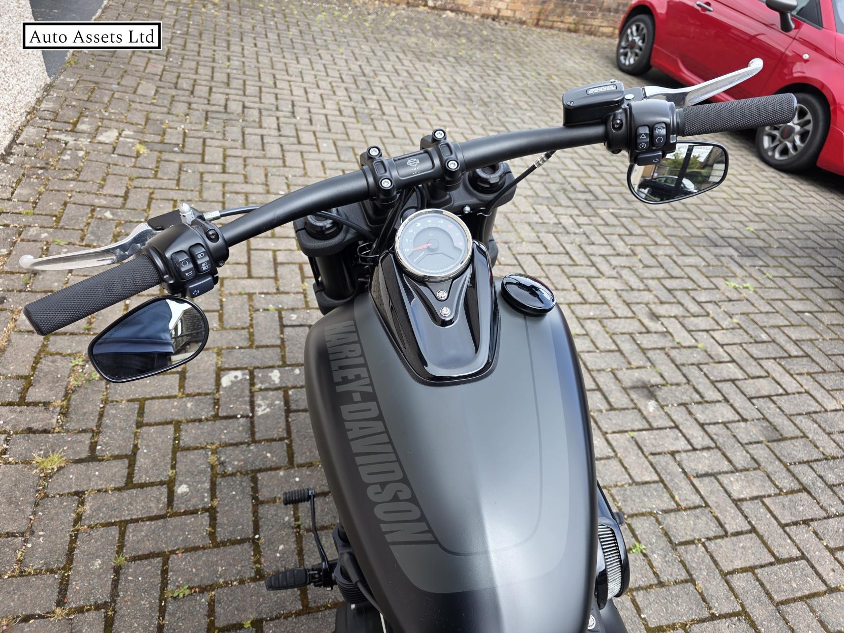 Harley-Davidson Dyna 1868 FXFBS Fat Bob 114 Custom Cruiser Petrol Manual Euro 4 (93 ps)