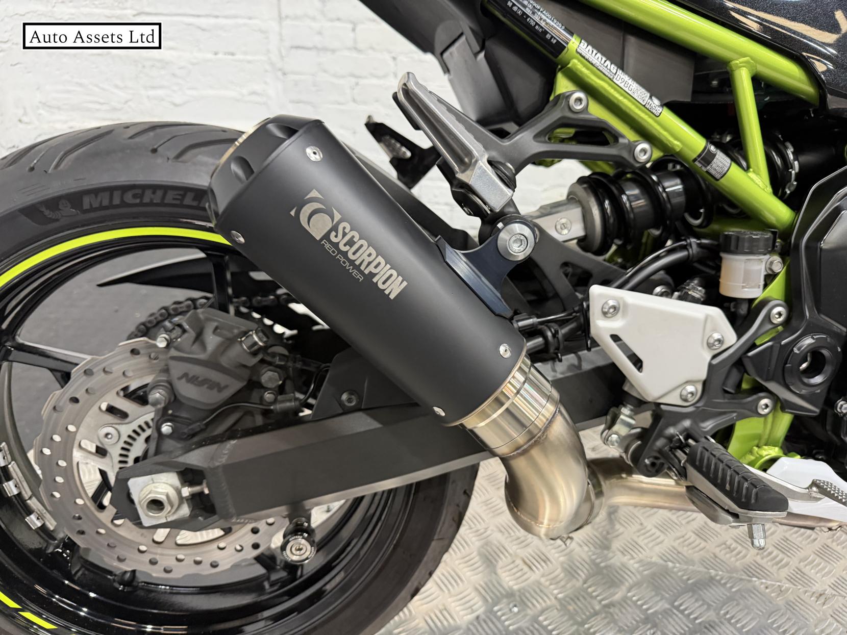 Kawasaki Z900 900 Supernaked Petrol Manual Euro 4 (125 ps)