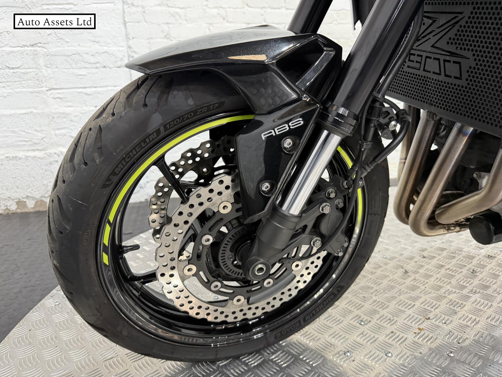 Kawasaki Z900 900 Supernaked Petrol Manual Euro 4 (125 ps)