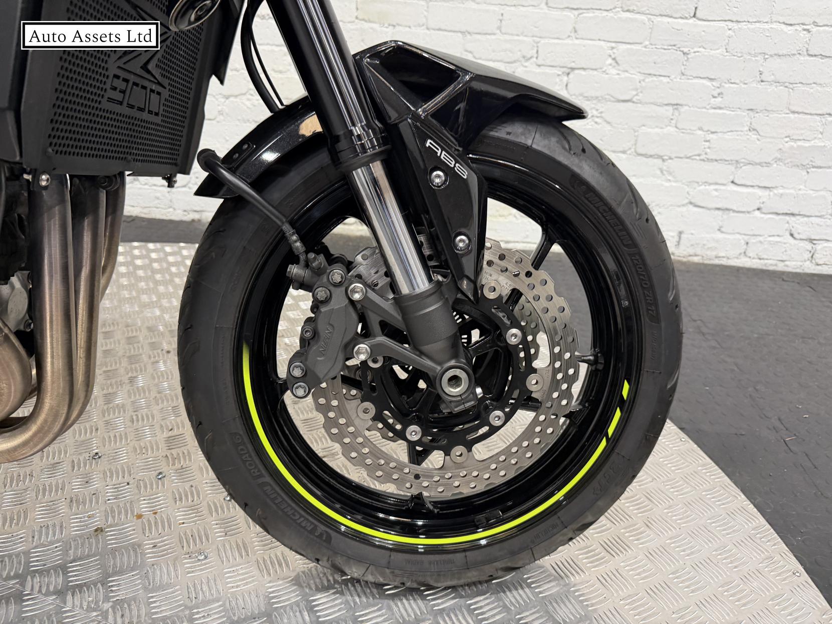 Kawasaki Z900 900 Supernaked Petrol Manual Euro 4 (125 ps)