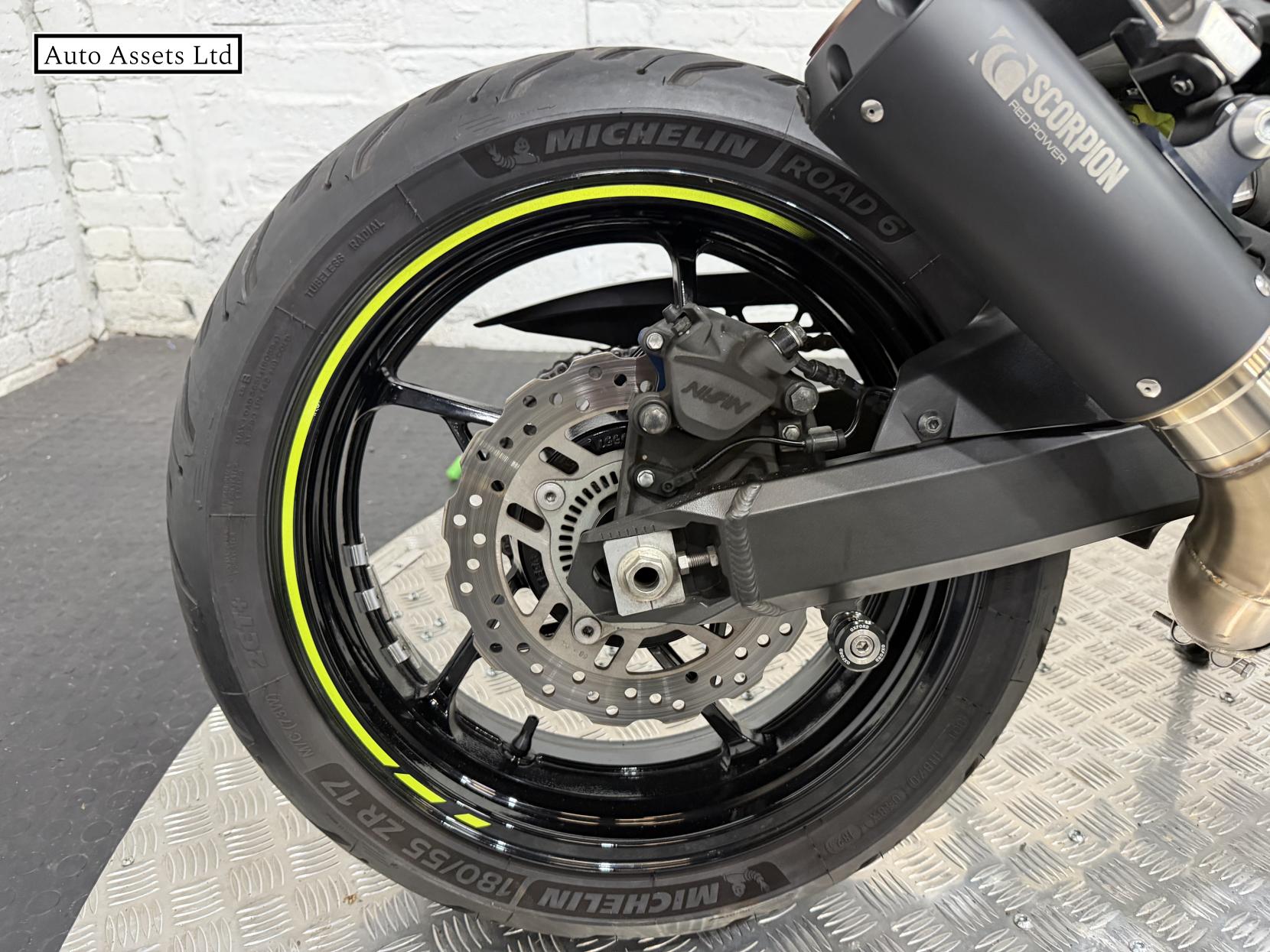 Kawasaki Z900 900 Supernaked Petrol Manual Euro 4 (125 ps)