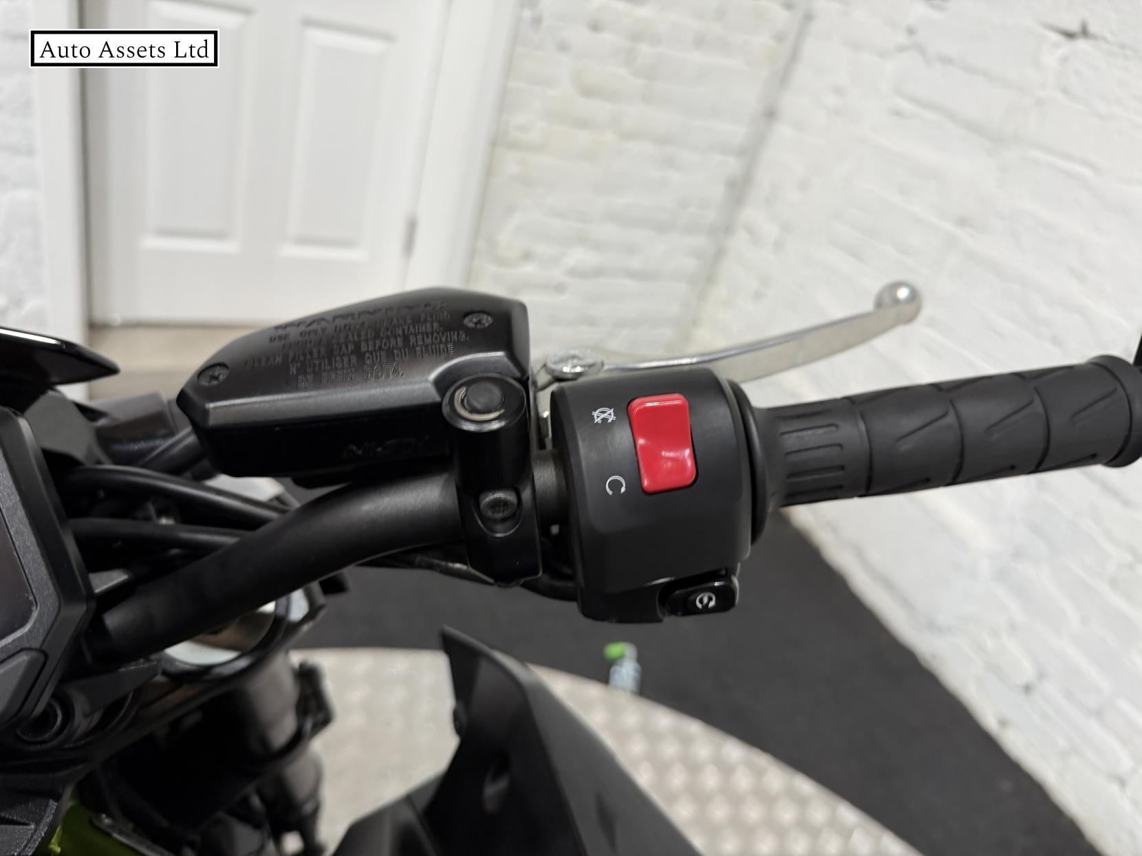 Kawasaki Z900 900 Supernaked Petrol Manual Euro 4 (125 ps)