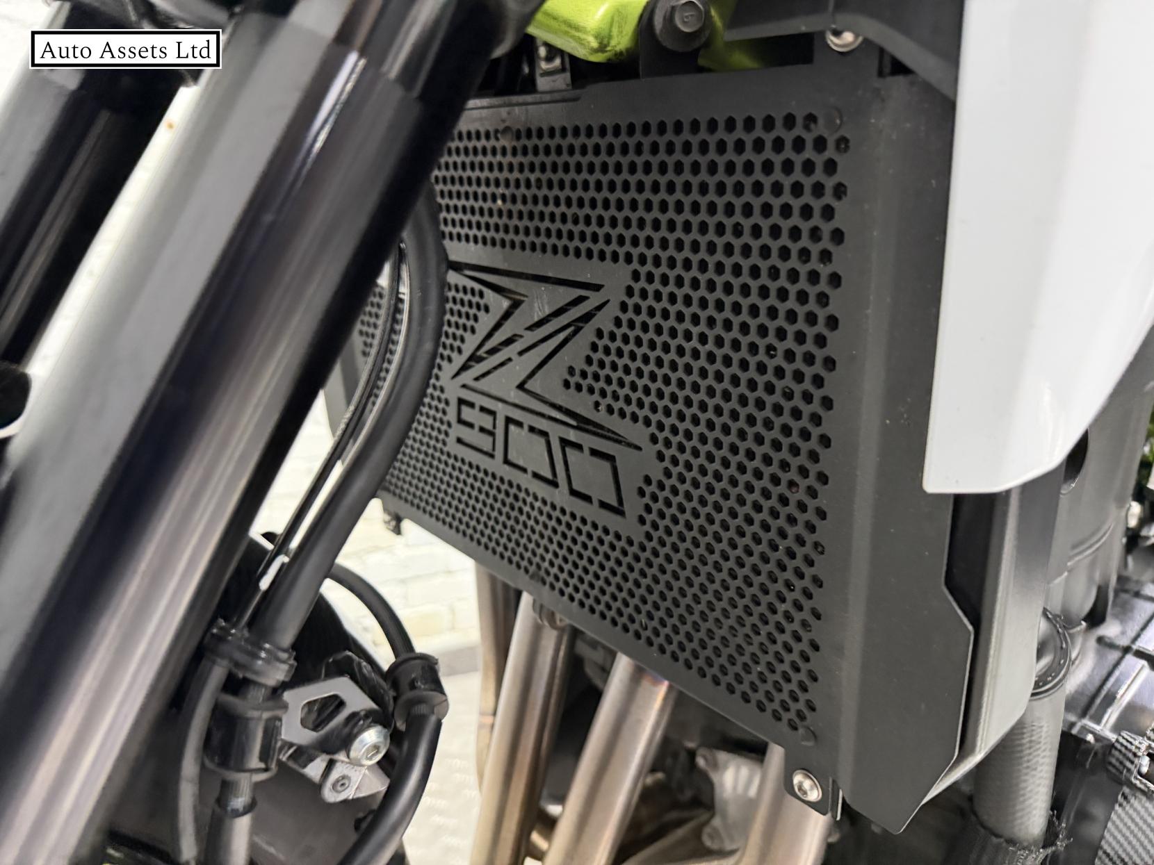 Kawasaki Z900 900 Supernaked Petrol Manual Euro 4 (125 ps)