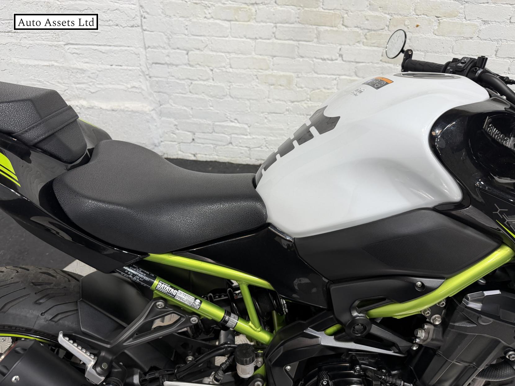 Kawasaki Z900 900 Supernaked Petrol Manual Euro 4 (125 ps)